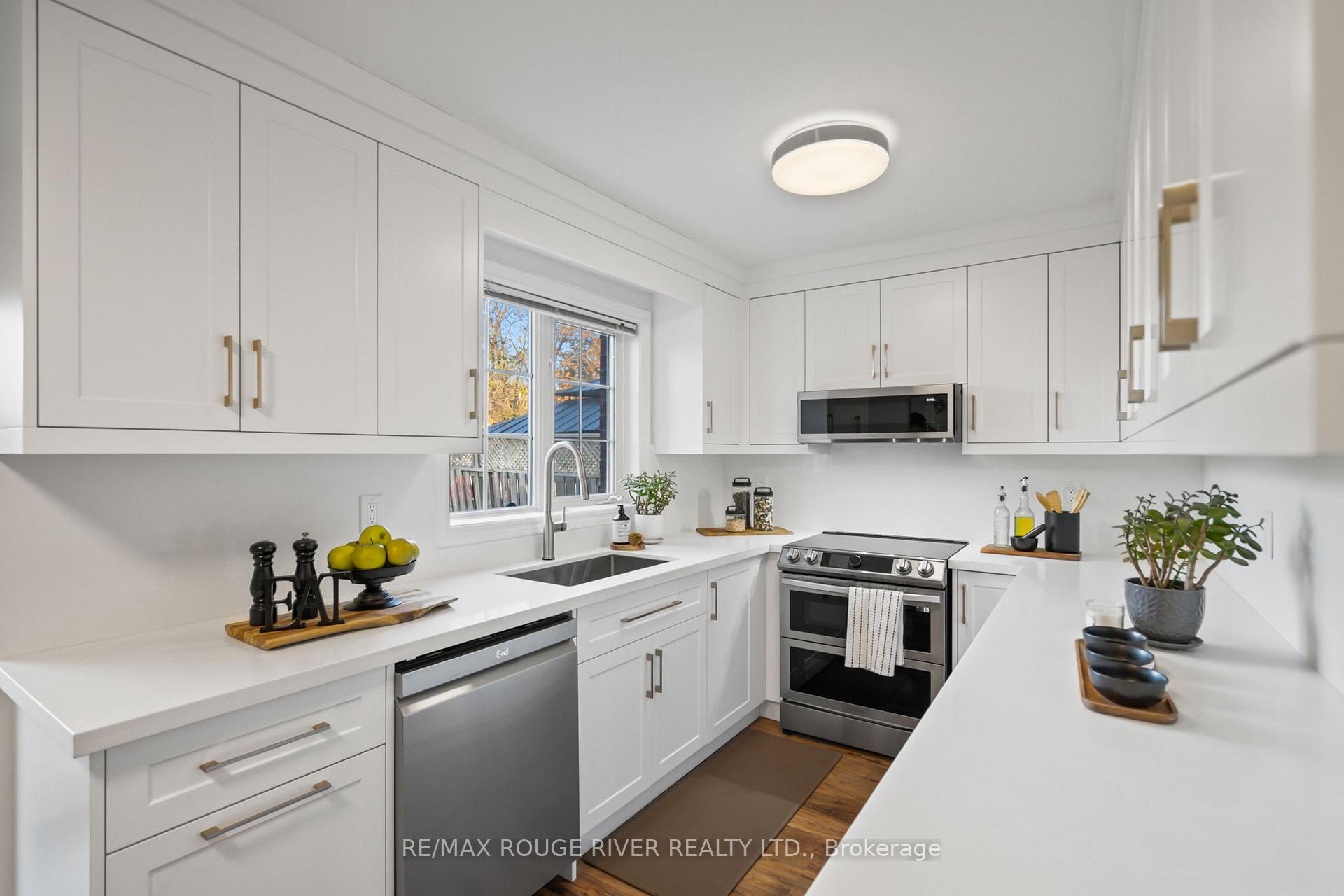 Photo 11 of 8 Threadgold Court, Whitby, Lynde Creek — HOMEH