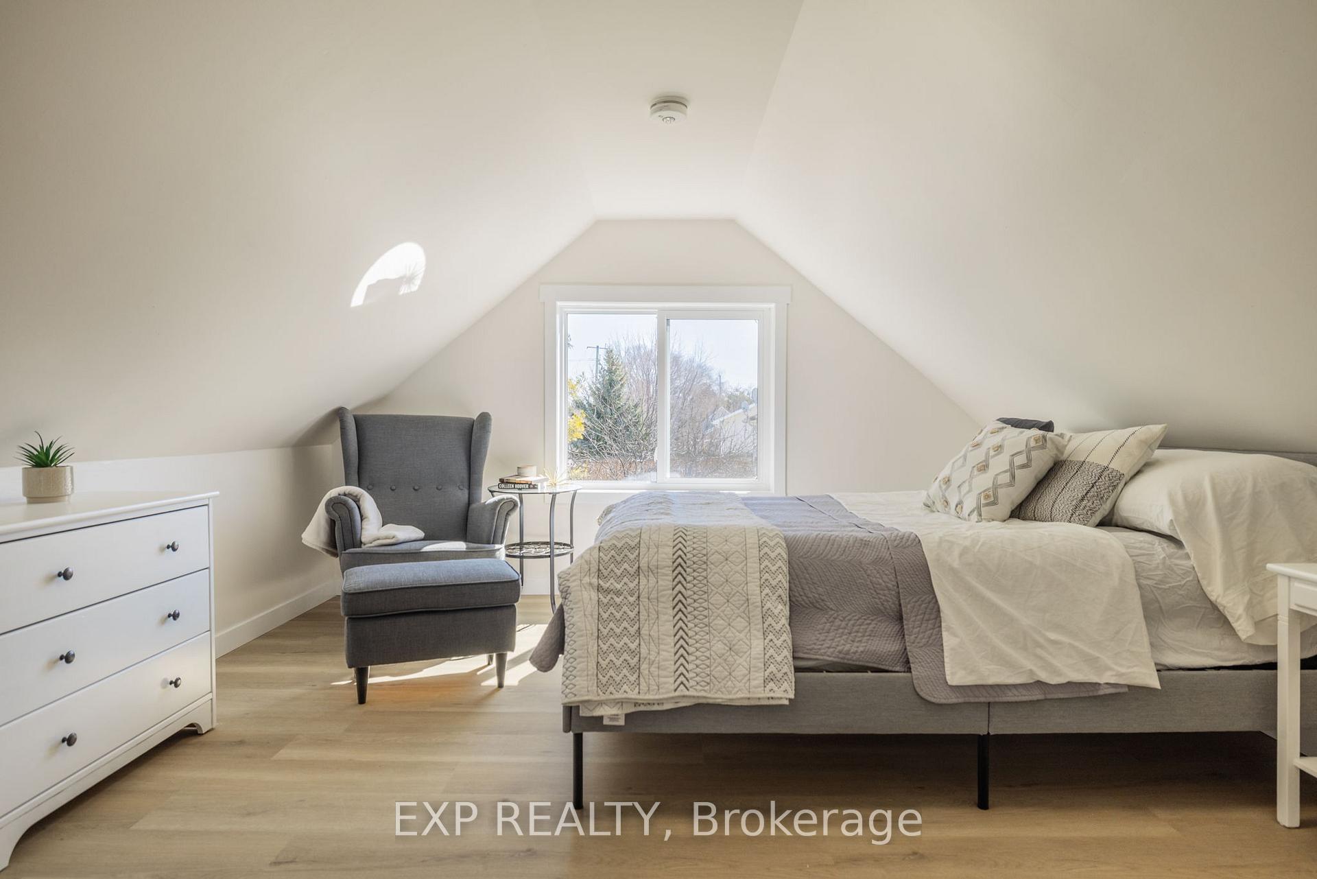 Photo 2 of 88 Edward Street S, Arnprior — HOMEH