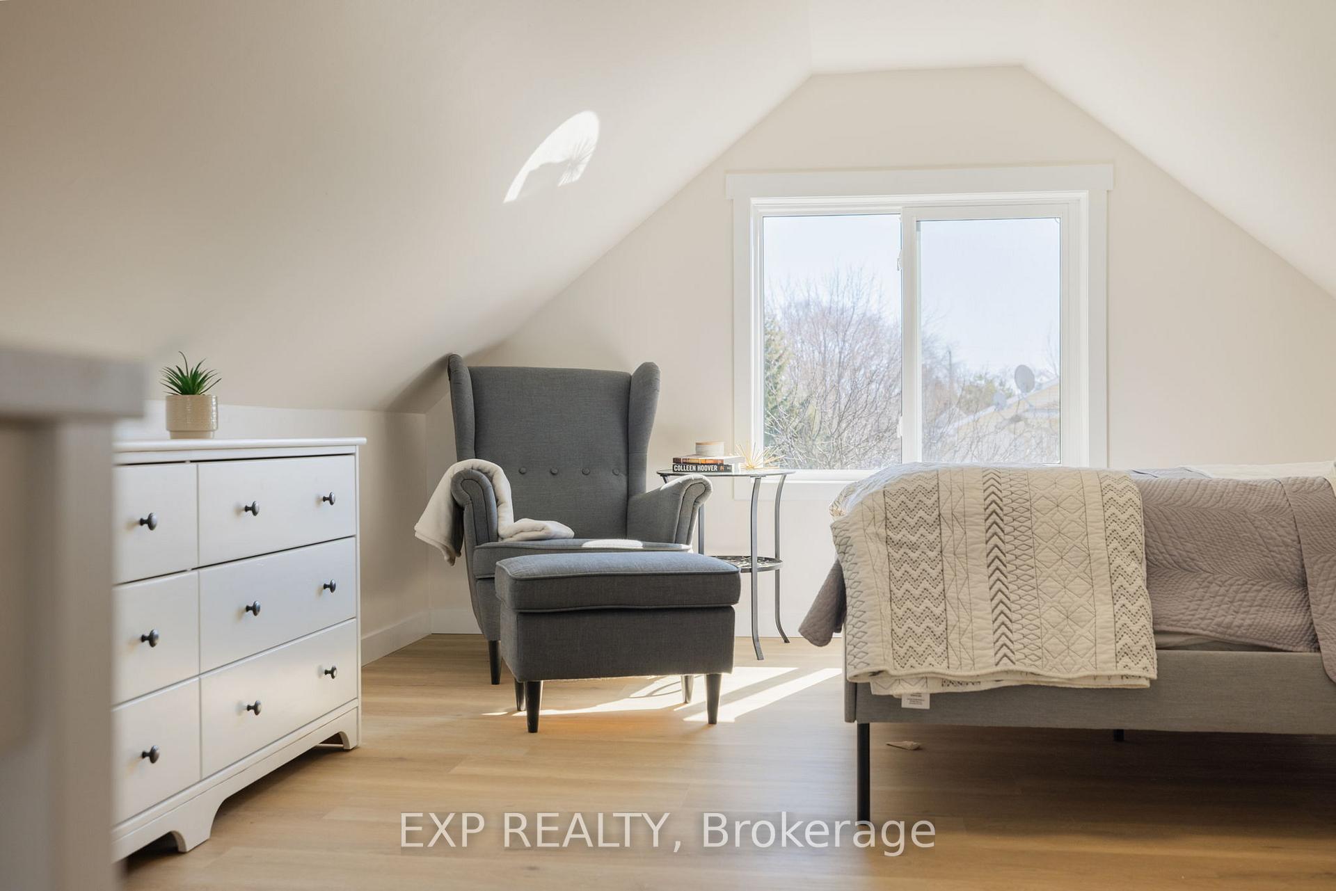 Photo 3 of 88 Edward Street S, Arnprior — HOMEH