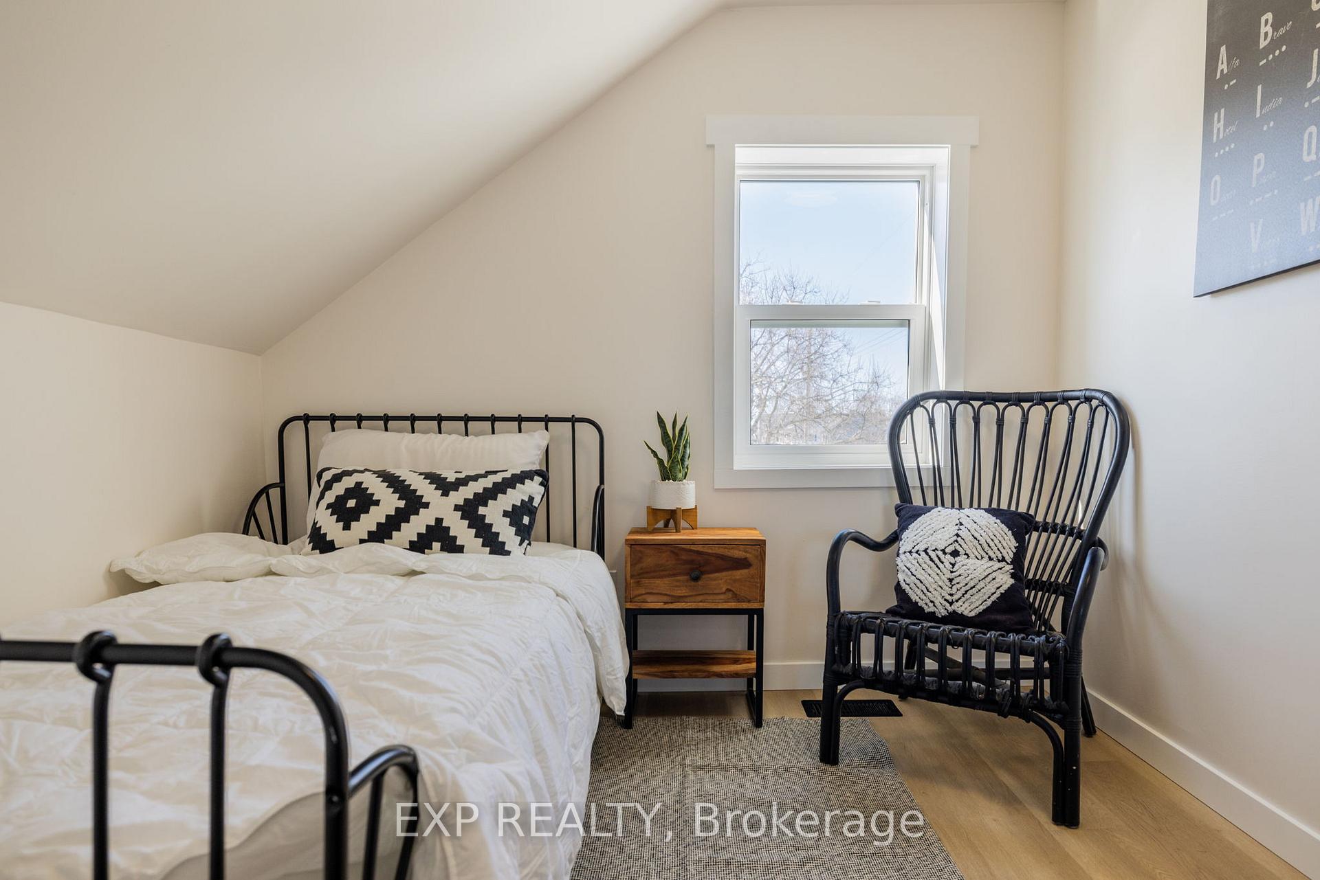 Photo 9 of 88 Edward Street S, Arnprior — HOMEH