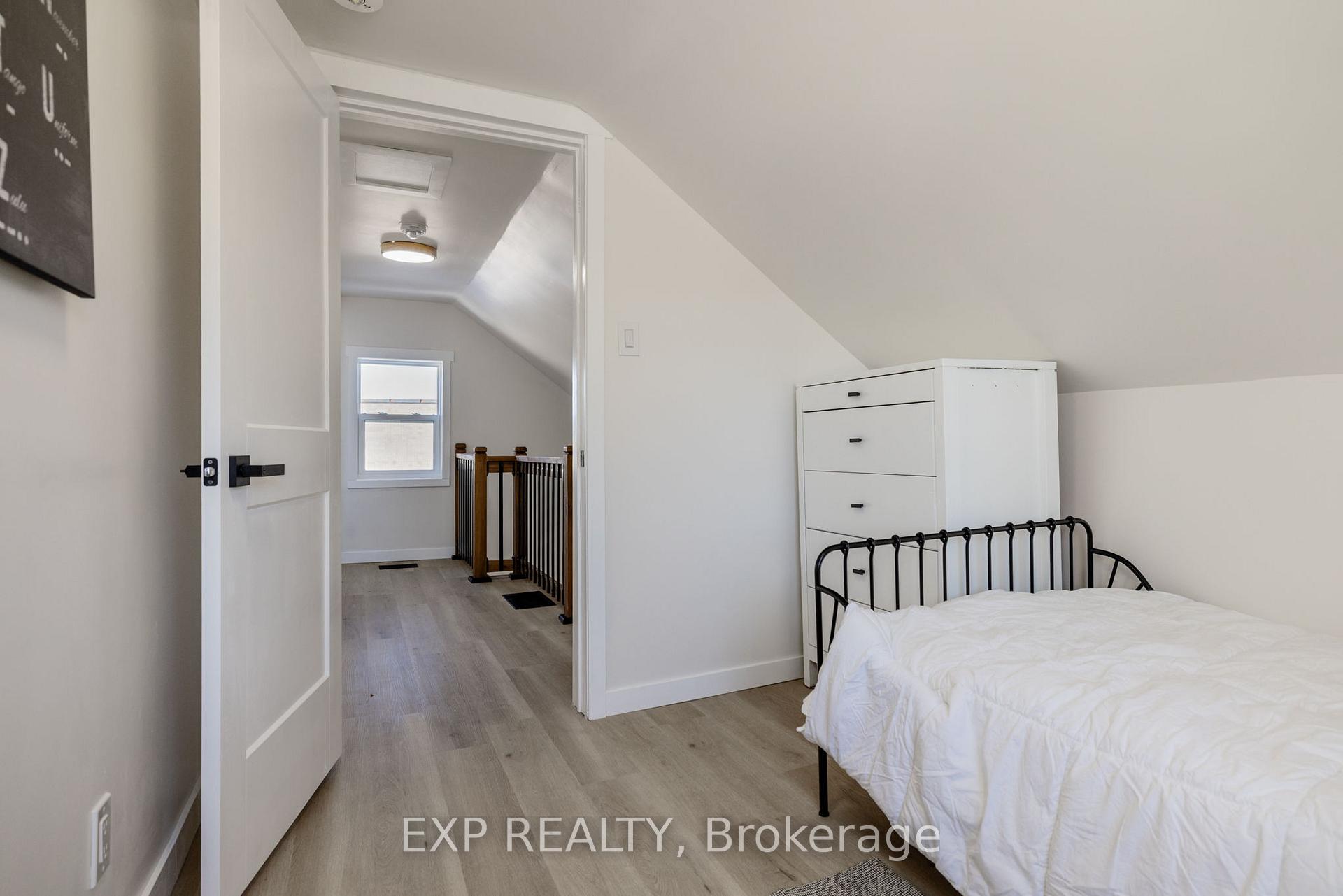 Photo 11 of 88 Edward Street S, Arnprior — HOMEH