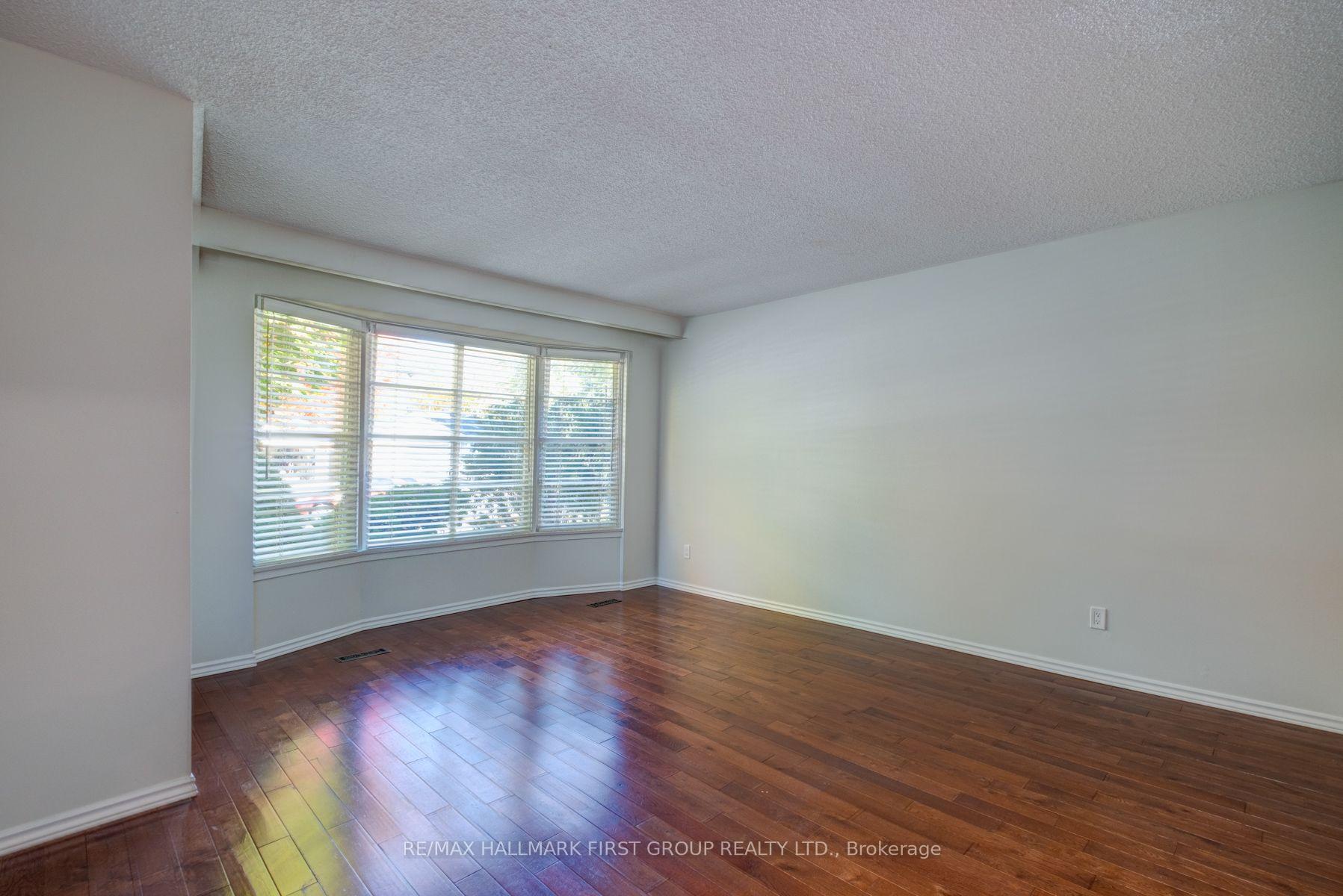 Photo 3 of 933 Dublin Street, Whitby, Downtown Whitby — HOMEH