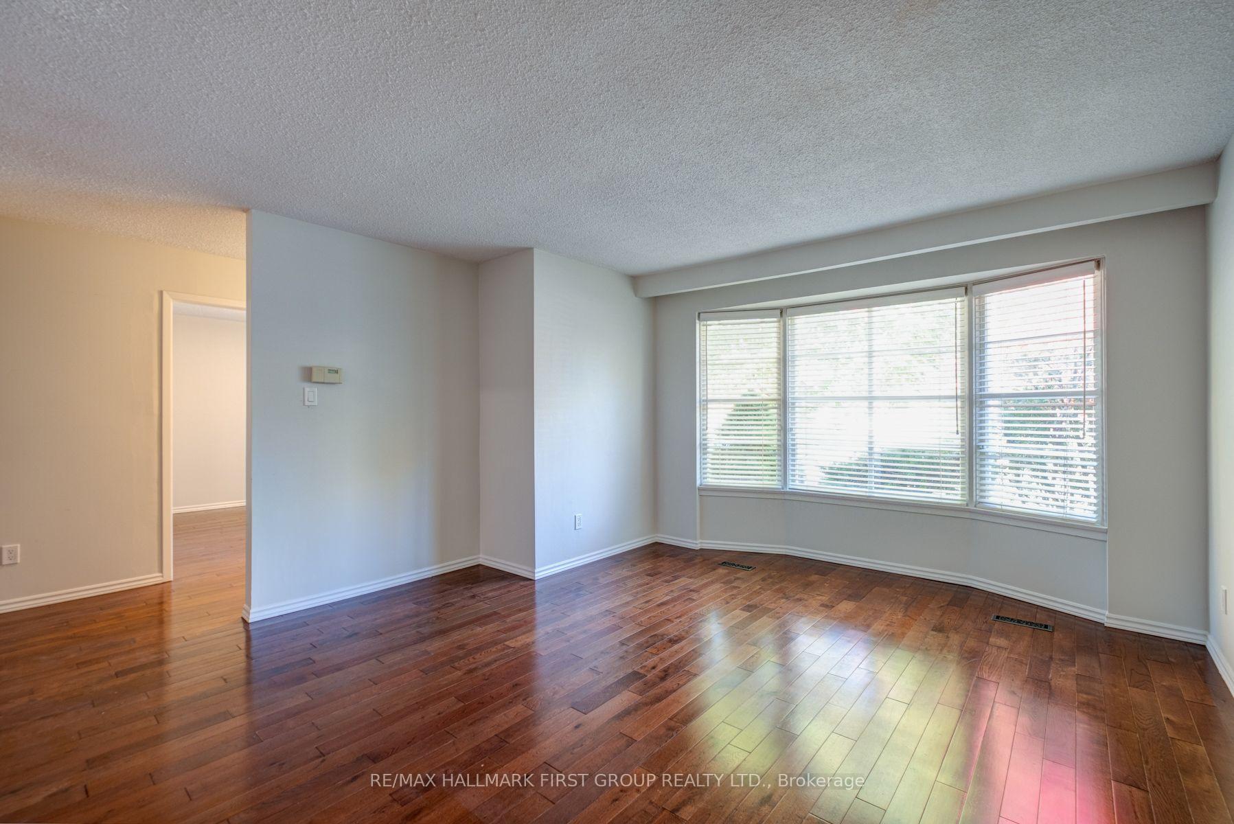 Photo 4 of 933 Dublin Street, Whitby, Downtown Whitby — HOMEH