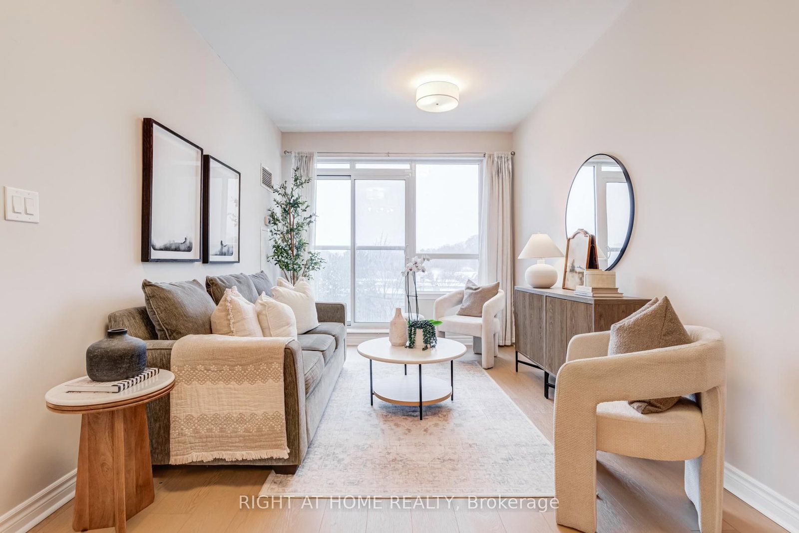 Front of Unit 307, 3865 Lake Shore Blvd W