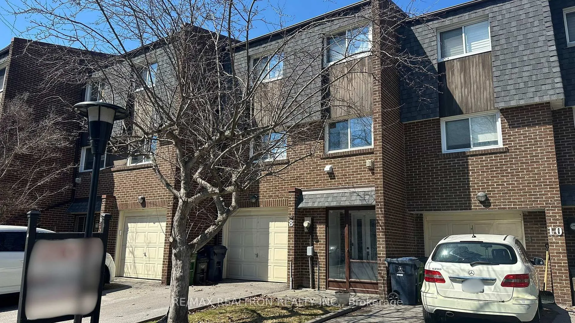 Photo 2 of 8 Windy Golfway, Toronto, Flemingdon Park — HOMEH