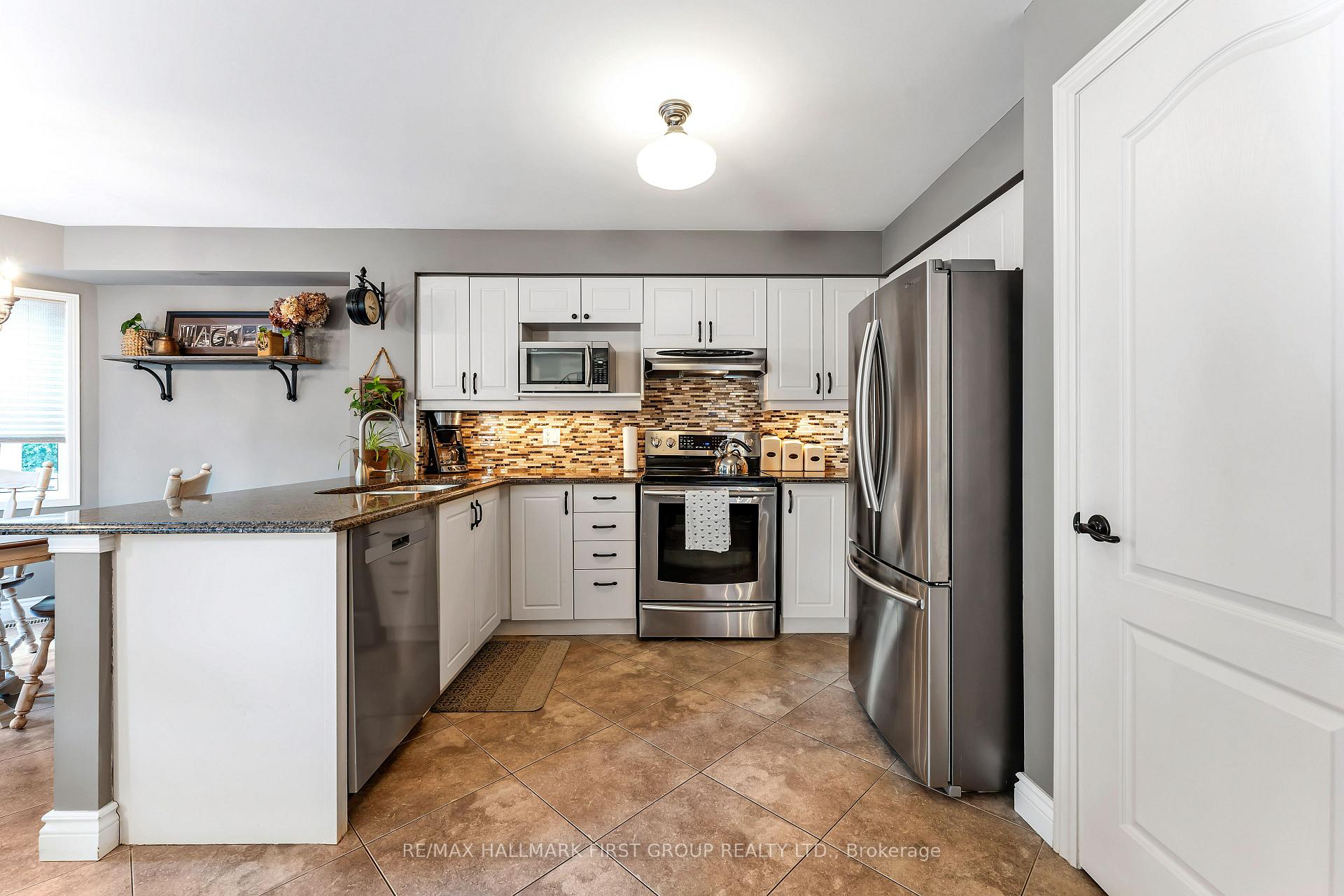 Photo 11 of 6 Redvers Street, Whitby, Williamsburg — HOMEH
