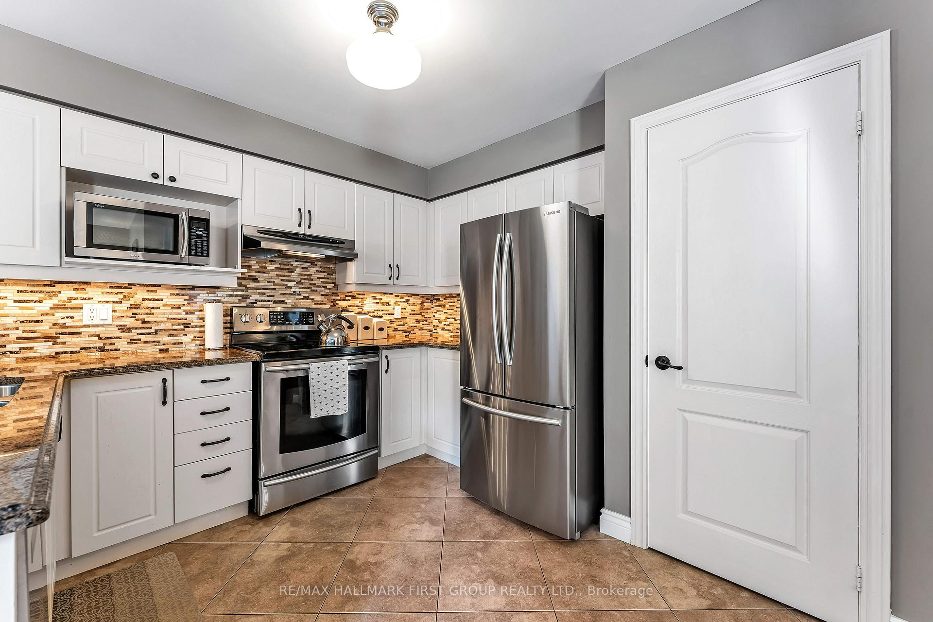 Photo 12 of 6 Redvers Street, Whitby, Williamsburg — HOMEH