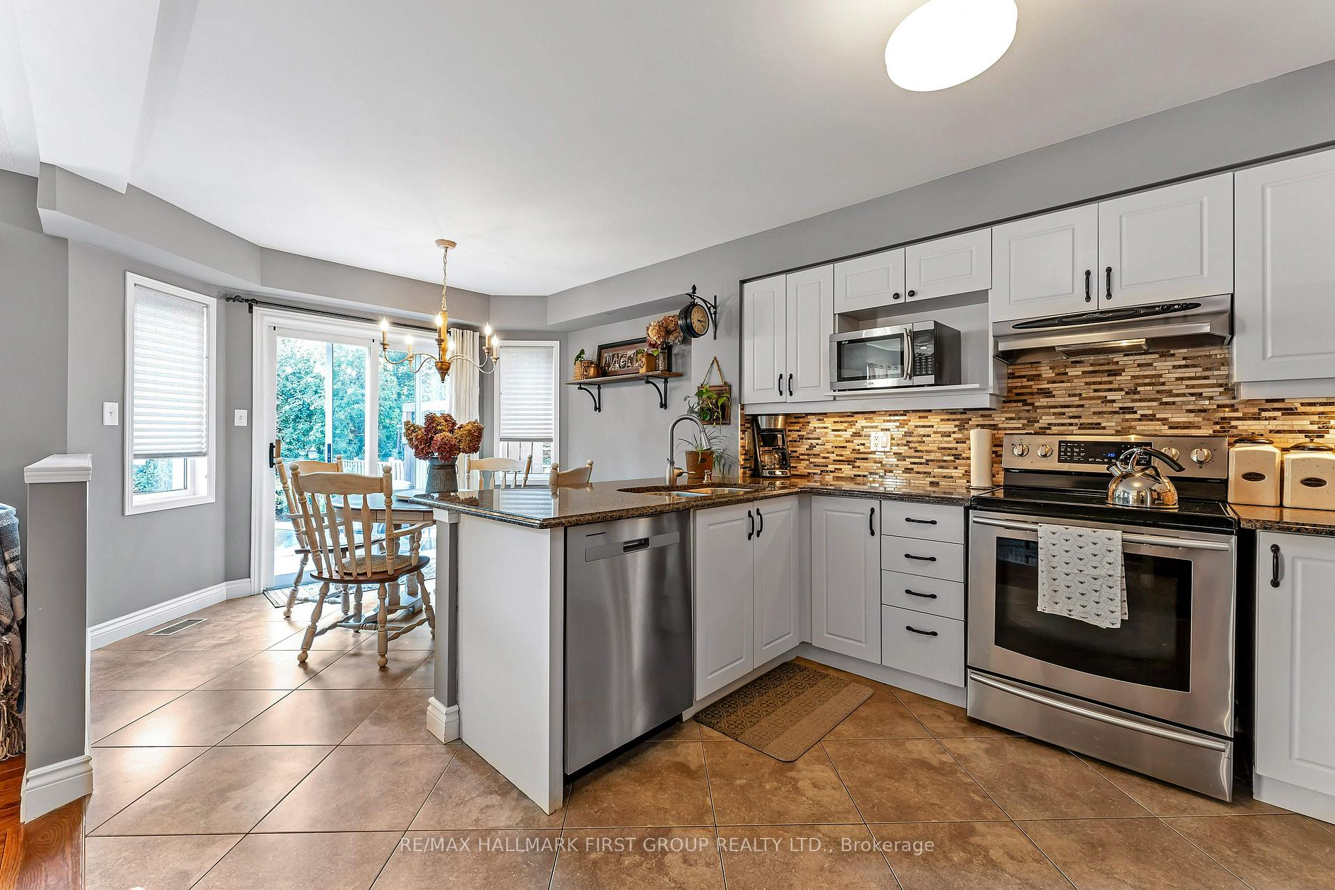 Photo 13 of 6 Redvers Street, Whitby, Williamsburg — HOMEH