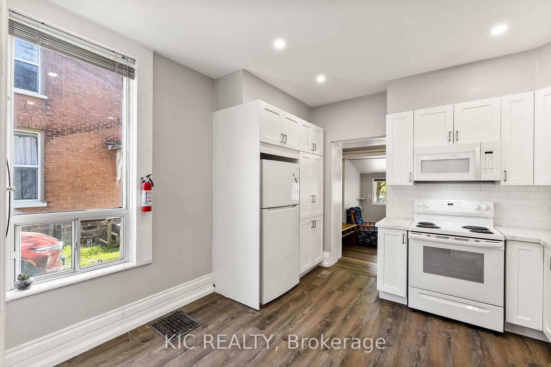 Photo 9 of 762 Water Street, Peterborough, Northcrest Ward 5 — HOMEH