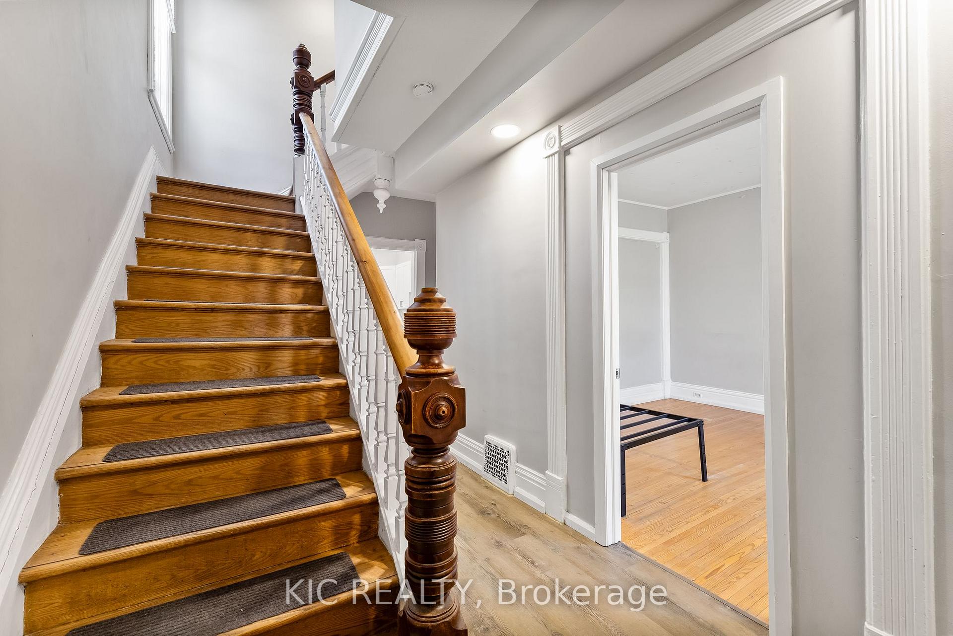 Photo 19 of 762 Water Street, Peterborough, Northcrest Ward 5 — HOMEH