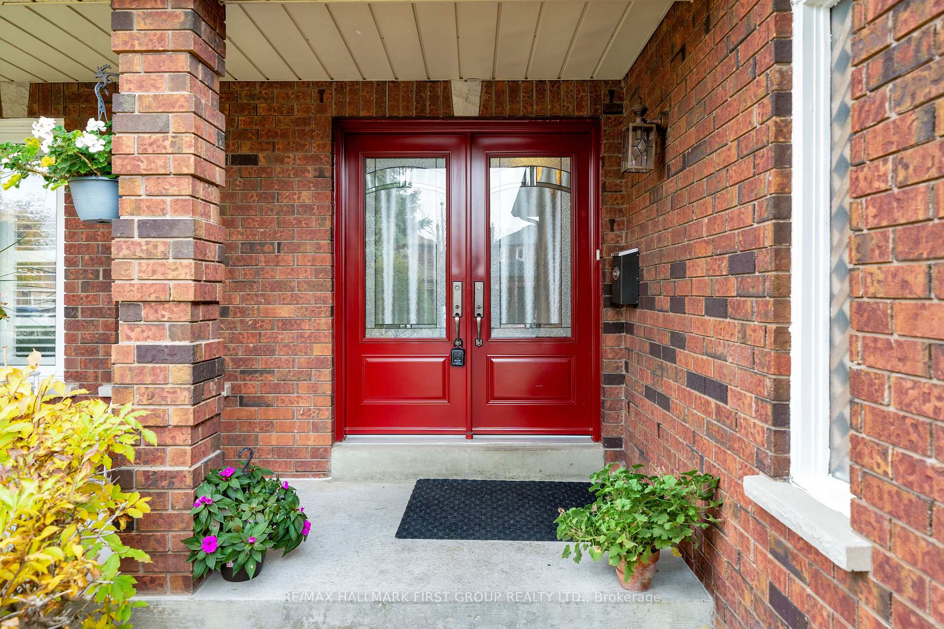 Photo 2 of 47 Stratton Crescent, Whitby, Rolling Acres — HOMEH