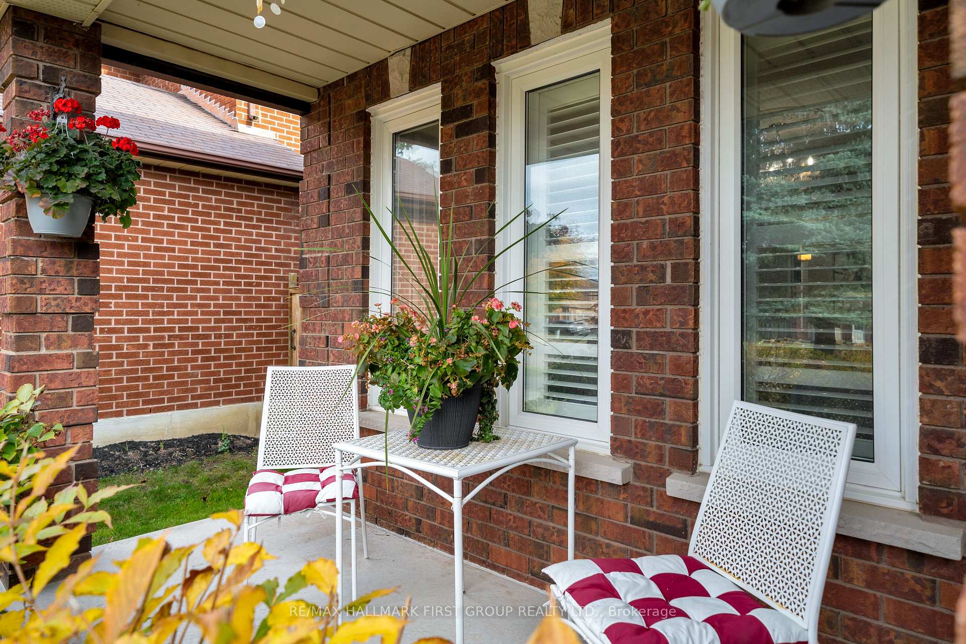 Photo 3 of 47 Stratton Crescent, Whitby, Rolling Acres — HOMEH