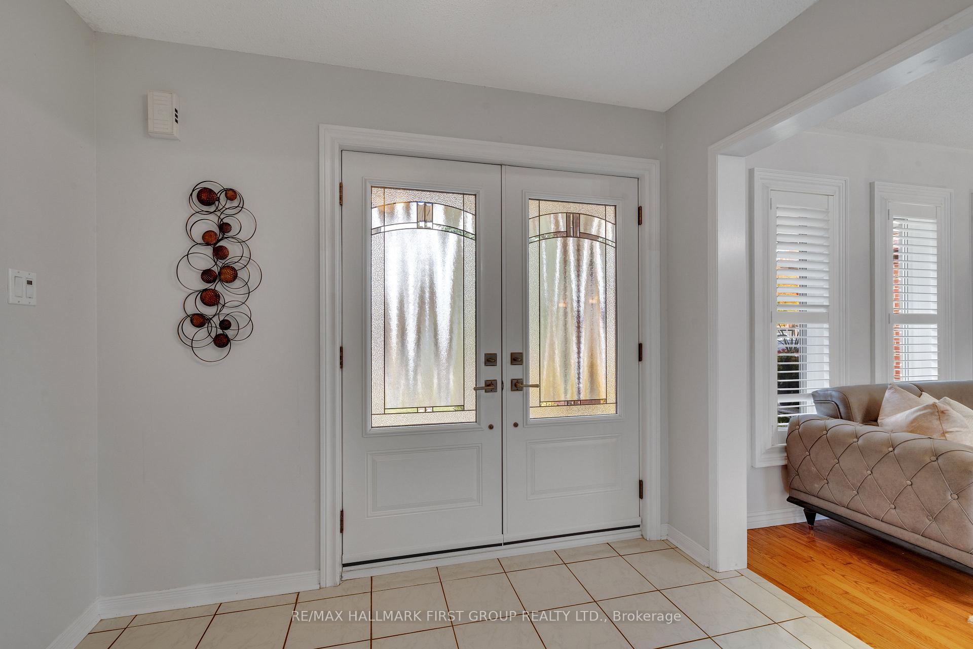 Photo 4 of 47 Stratton Crescent, Whitby, Rolling Acres — HOMEH