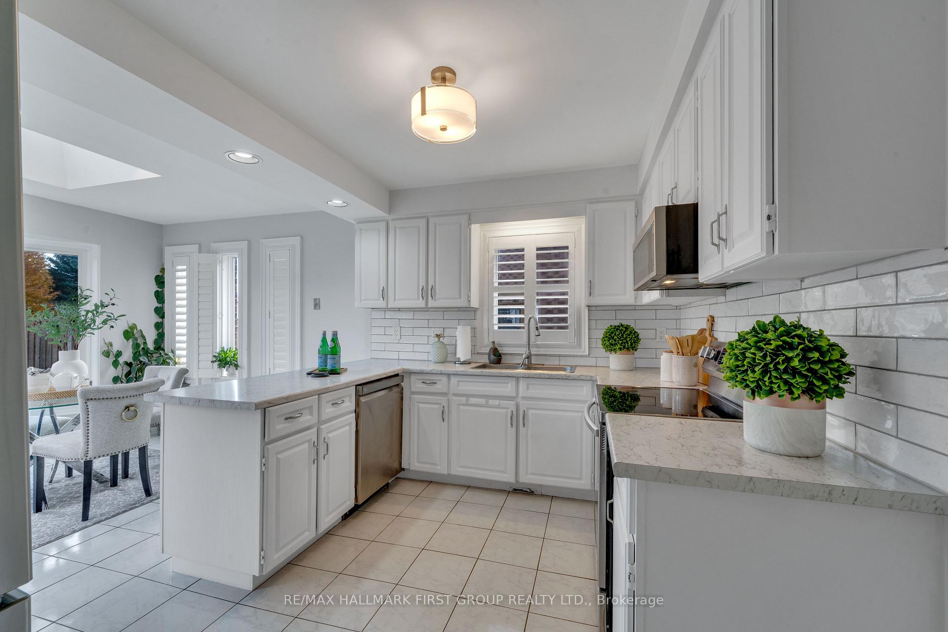 Photo 13 of 47 Stratton Crescent, Whitby, Rolling Acres — HOMEH