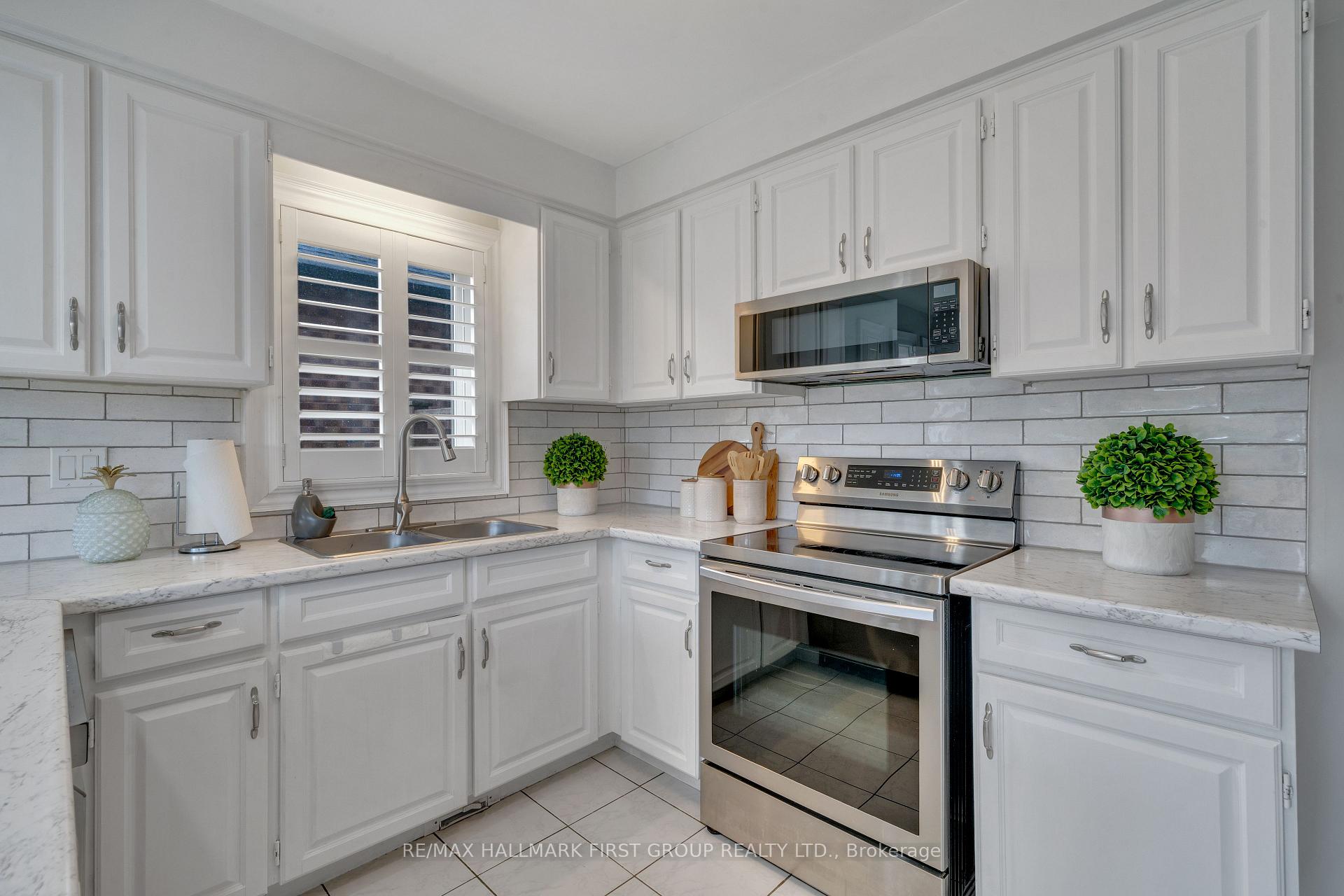 Photo 14 of 47 Stratton Crescent, Whitby, Rolling Acres — HOMEH