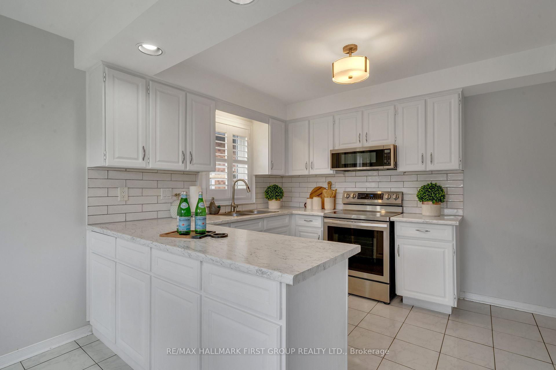 Photo 15 of 47 Stratton Crescent, Whitby, Rolling Acres — HOMEH