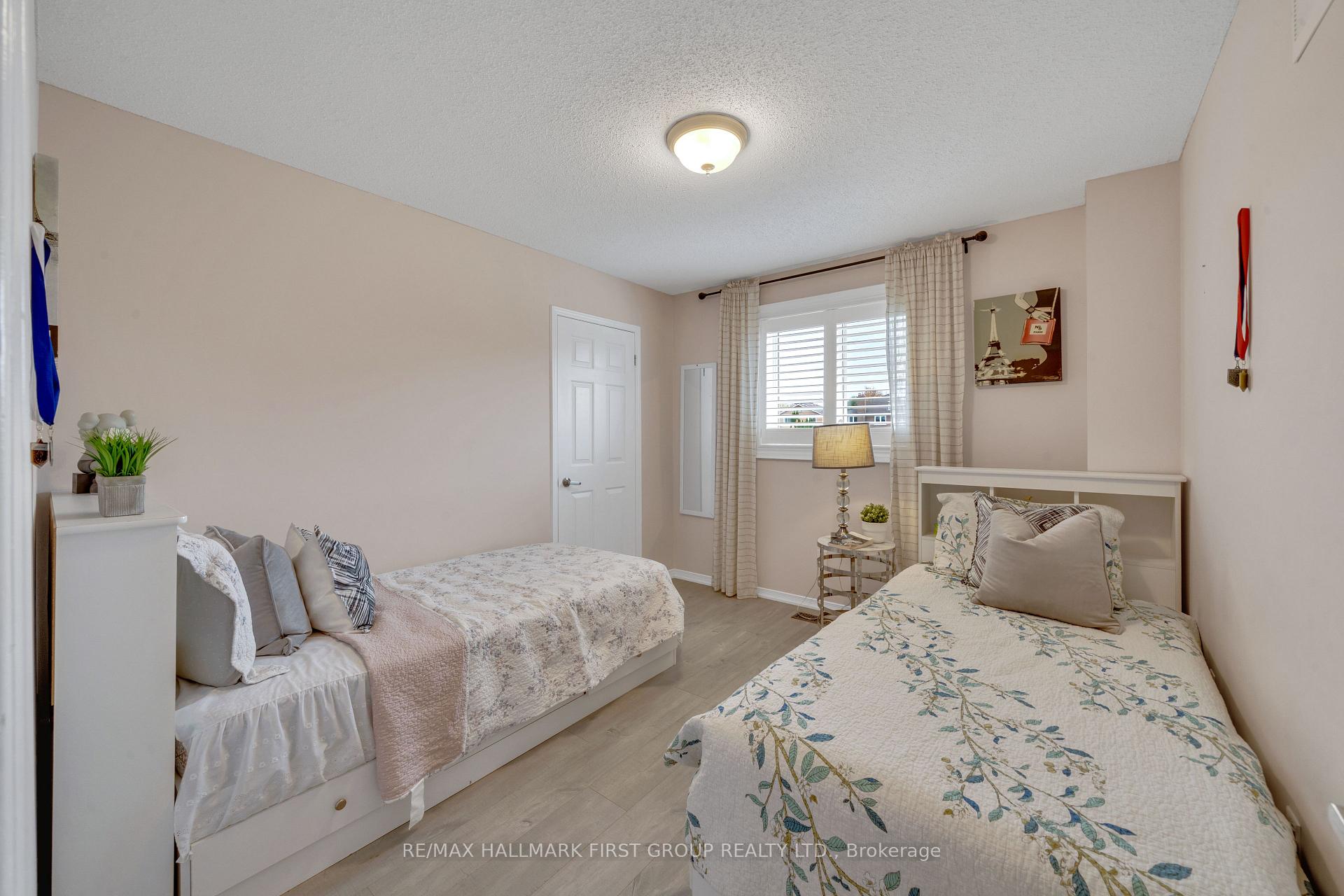 Photo 24 of 47 Stratton Crescent, Whitby, Rolling Acres — HOMEH