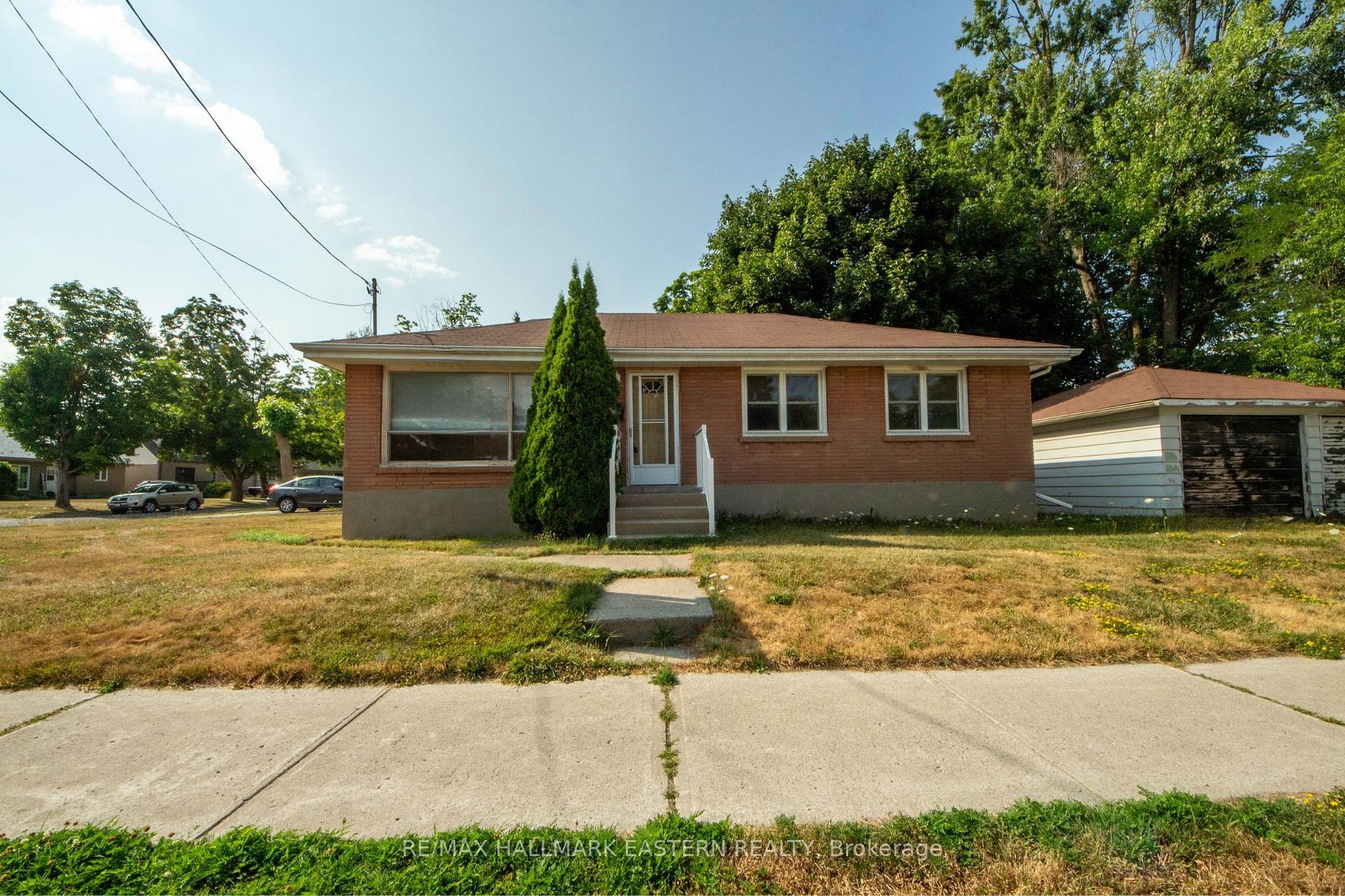 Photo 1 of 812 Argyle Street, Peterborough, Northcrest Ward 5 — HOMEH