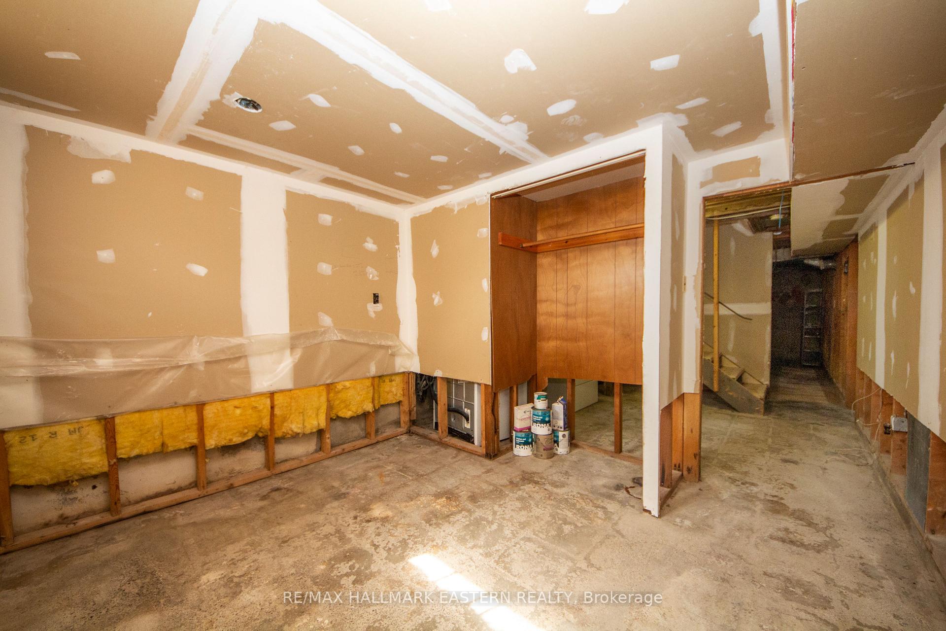 Photo 2 of 812 Argyle Street, Peterborough, Northcrest Ward 5 — HOMEH