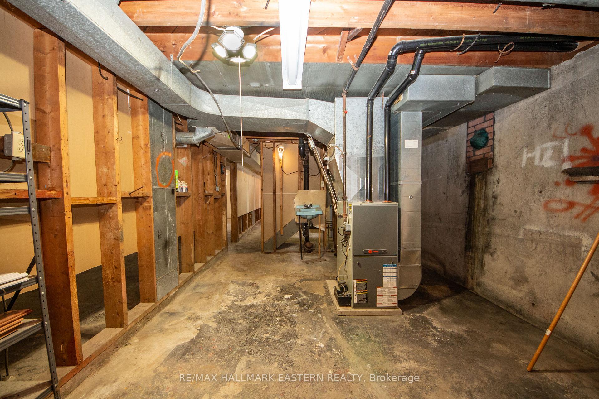 Photo 4 of 812 Argyle Street, Peterborough, Northcrest Ward 5 — HOMEH
