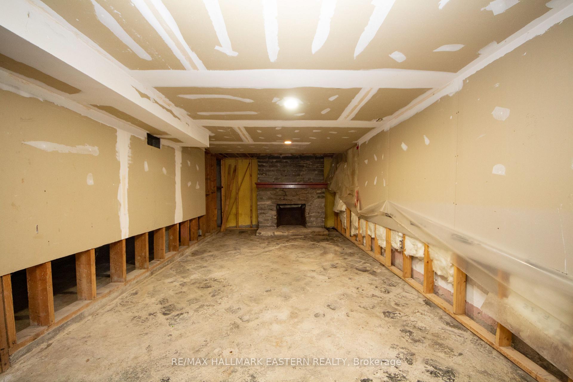 Photo 6 of 812 Argyle Street, Peterborough, Northcrest Ward 5 — HOMEH