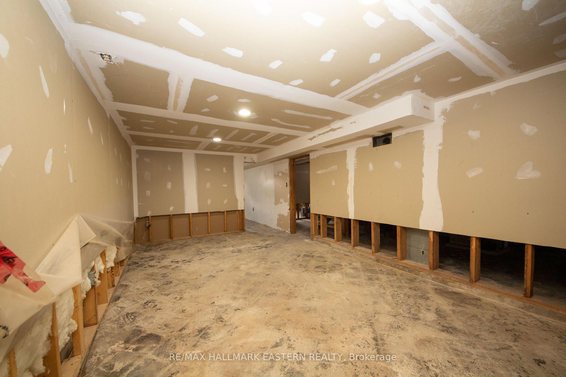 Photo 7 of 812 Argyle Street, Peterborough, Northcrest Ward 5 — HOMEH