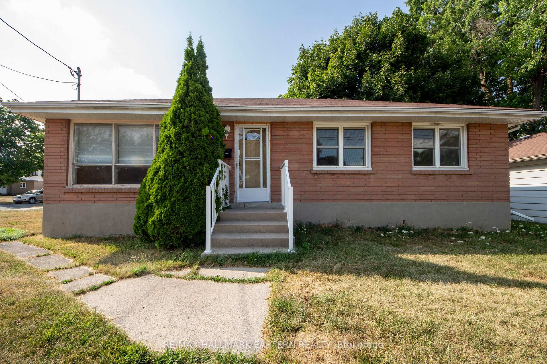 Photo 11 of 812 Argyle Street, Peterborough, Northcrest Ward 5 — HOMEH
