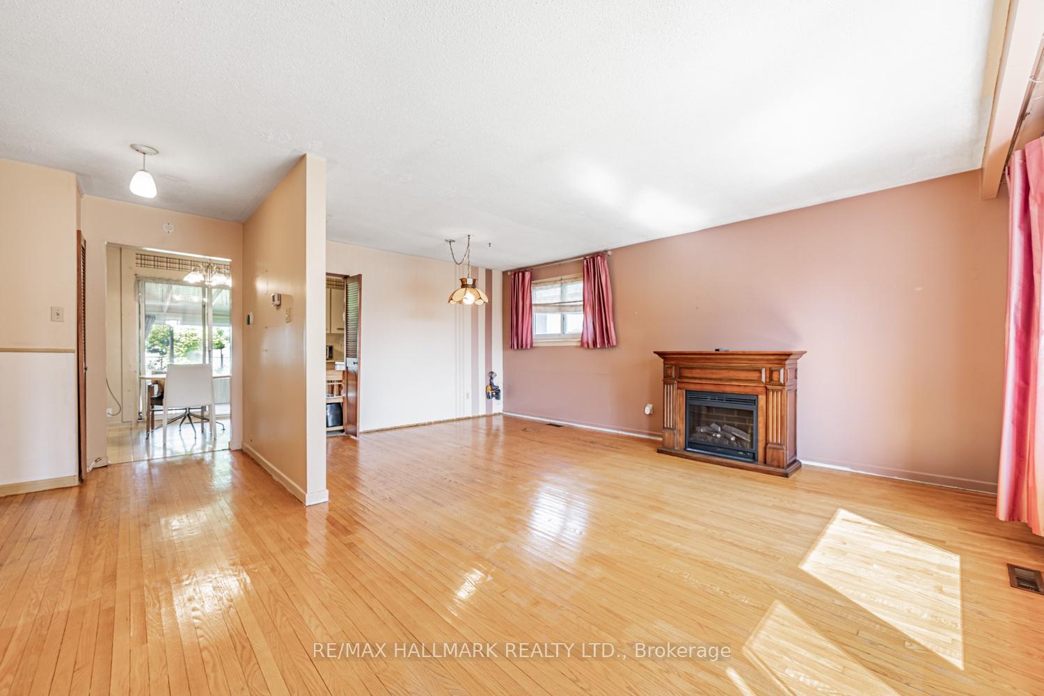 Photo 11 of 73 Gregory Road, Ajax, South East — HOMEH