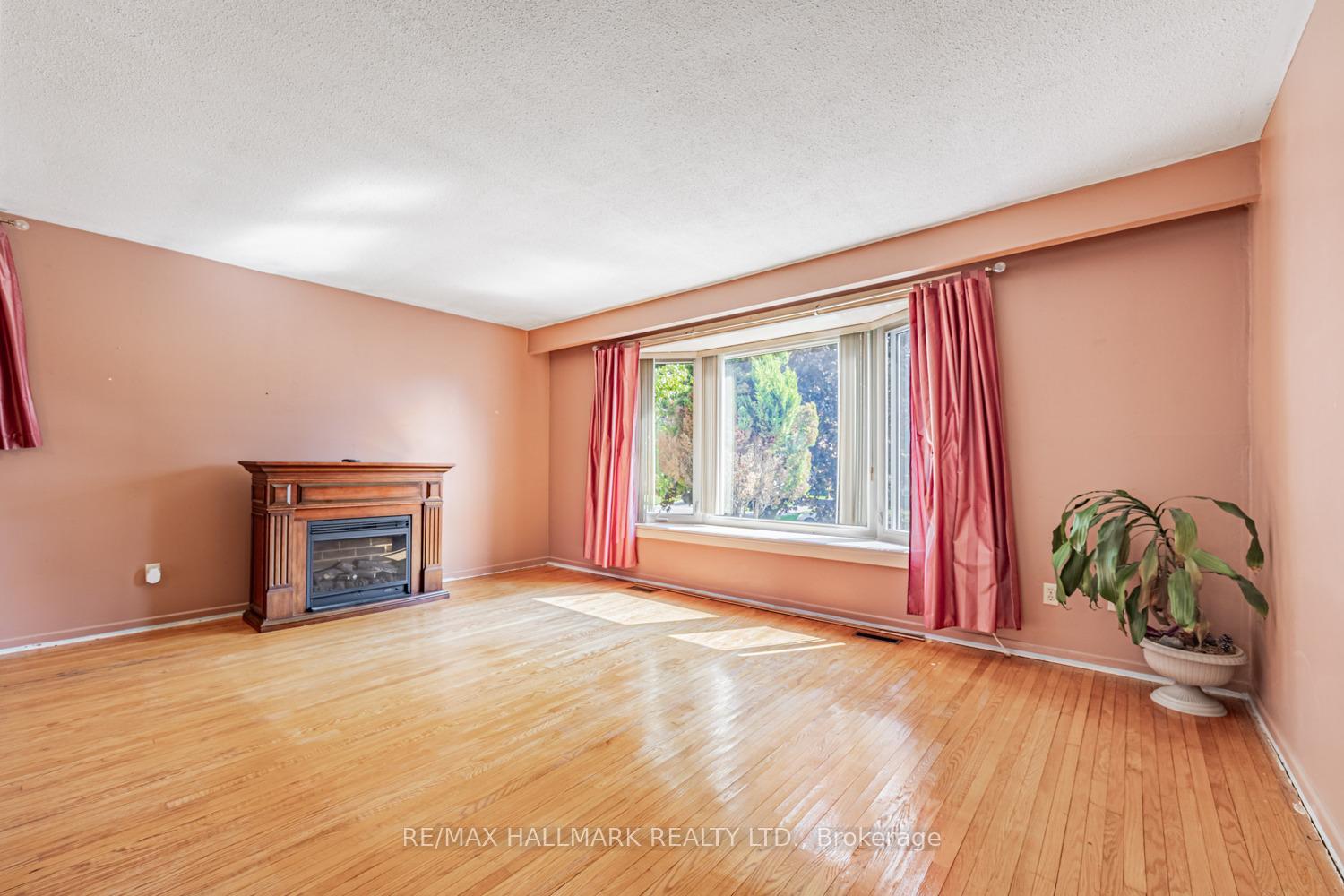 Photo 10 of 73 Gregory Road, Ajax, South East — HOMEH