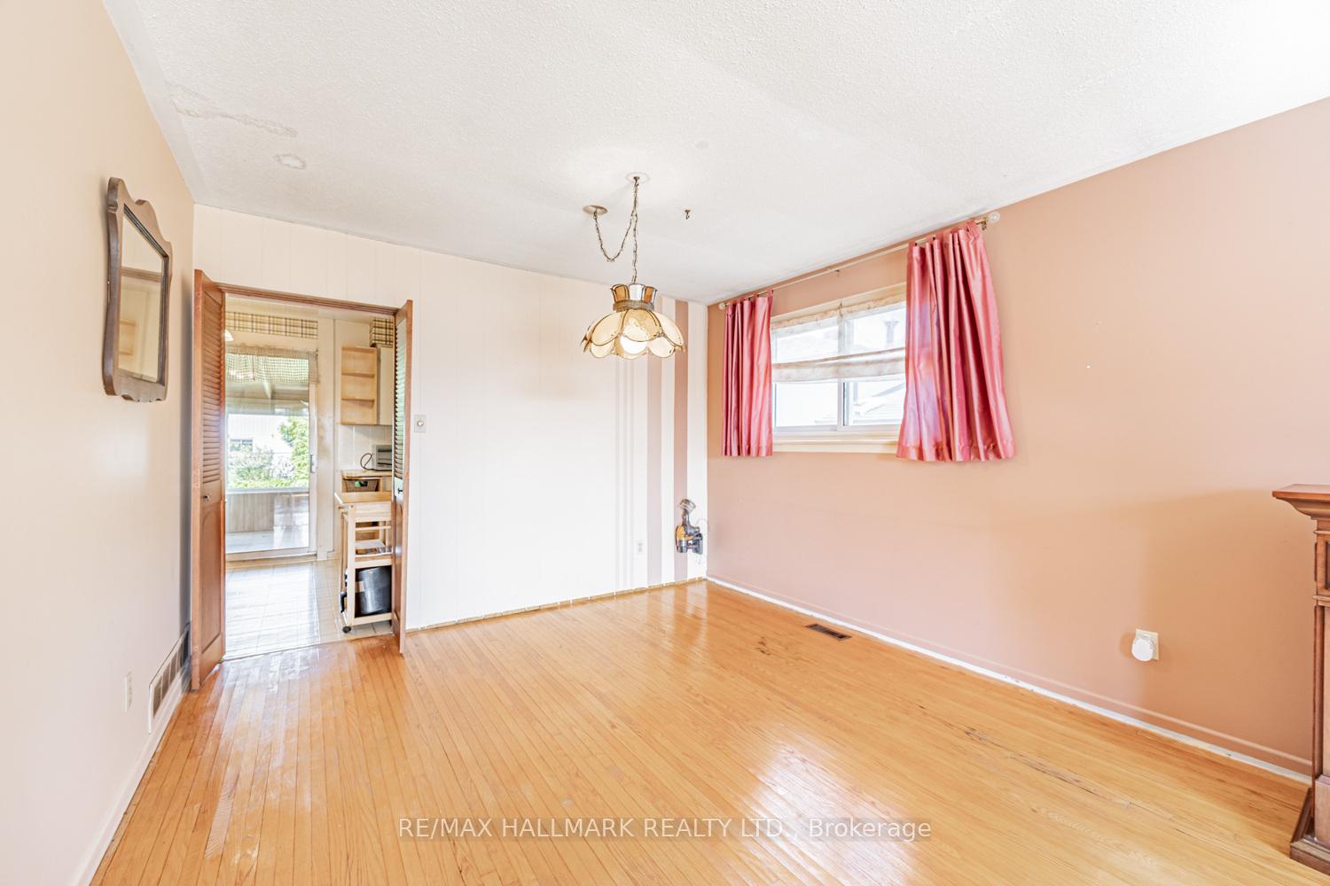 Photo 8 of 73 Gregory Road, Ajax, South East — HOMEH