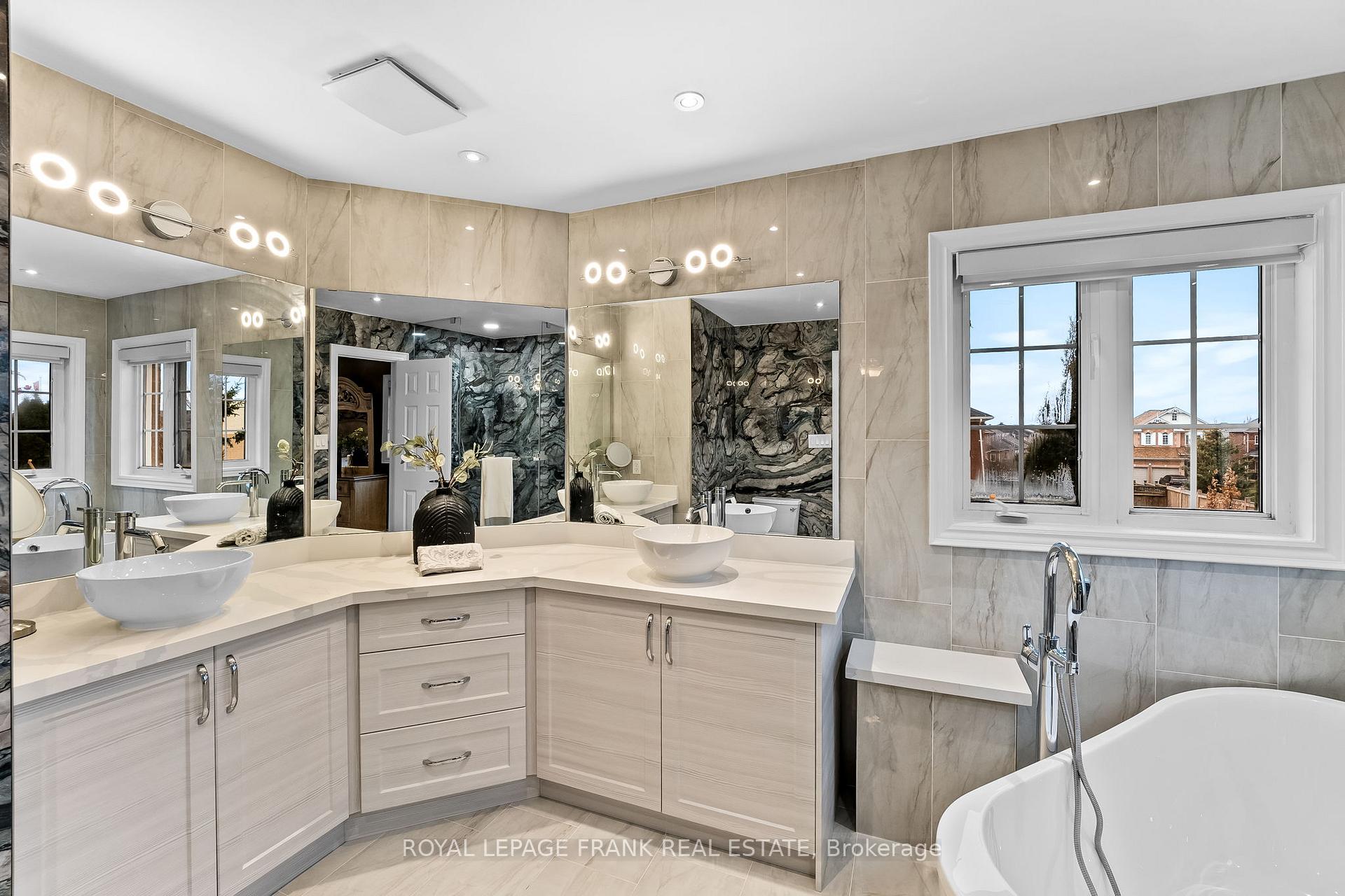 Photo 18 of 100 Cachet Boulevard, Whitby, Brooklin — HOMEH