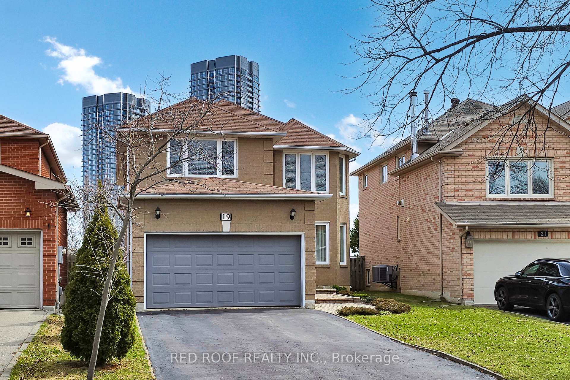 Photo 3 of 19 Glenbury Drive, Vaughan, Brownridge — HOMEH