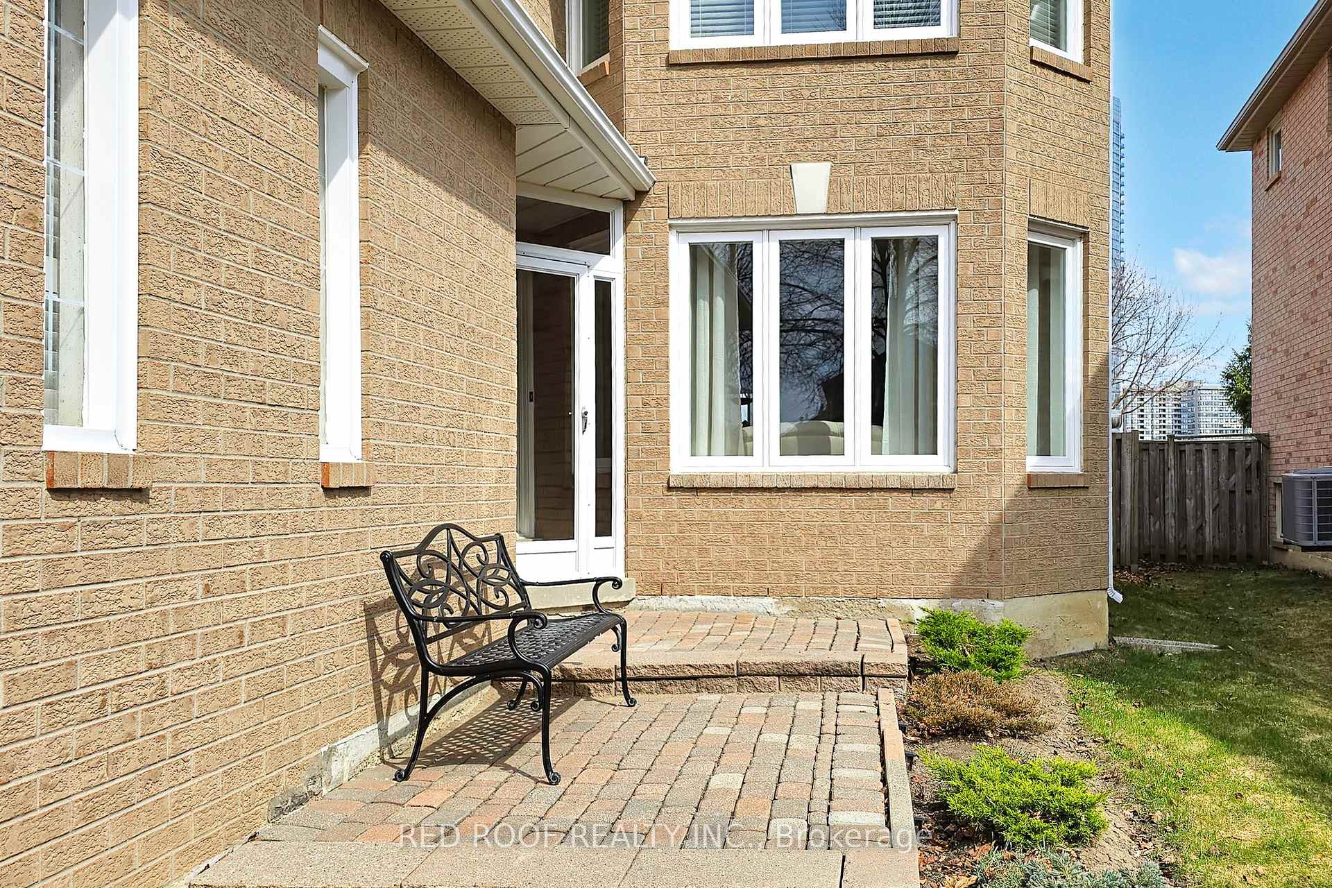 Photo 4 of 19 Glenbury Drive, Vaughan, Brownridge — HOMEH