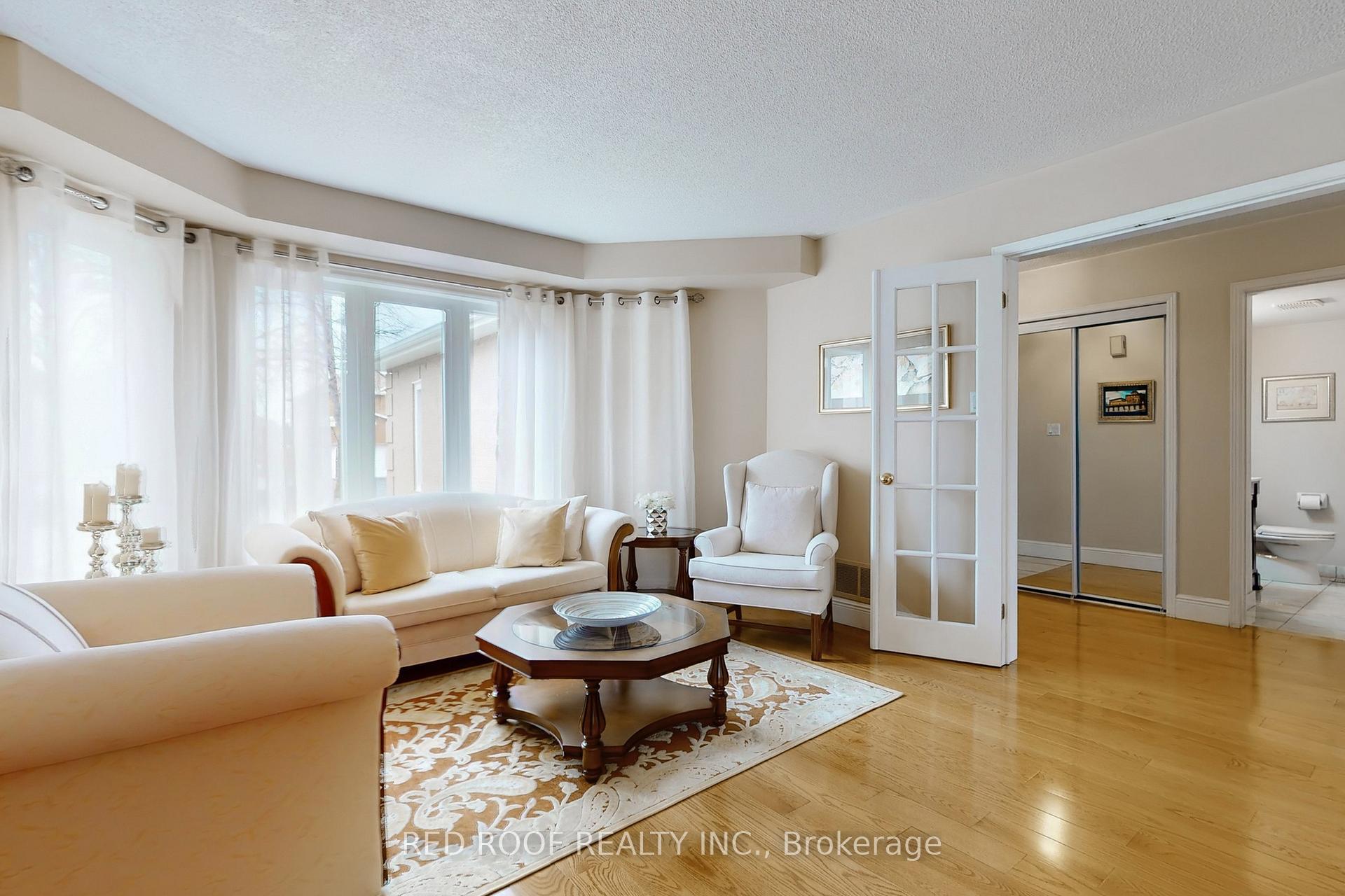 Photo 7 of 19 Glenbury Drive, Vaughan, Brownridge — HOMEH