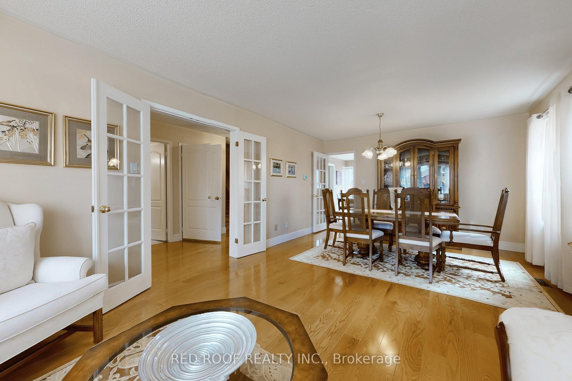 Photo 8 of 19 Glenbury Drive, Vaughan, Brownridge — HOMEH