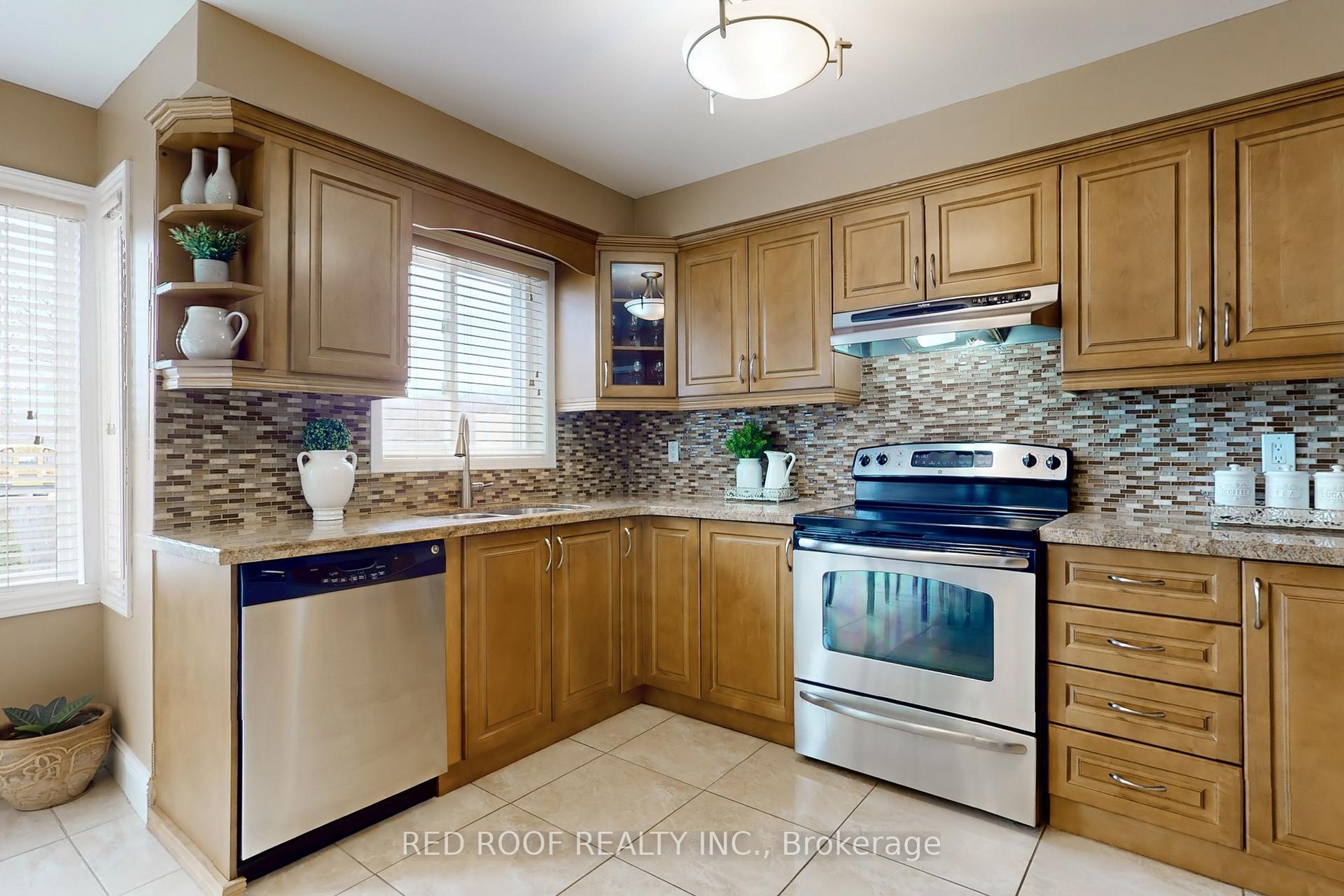 Photo 10 of 19 Glenbury Drive, Vaughan, Brownridge — HOMEH