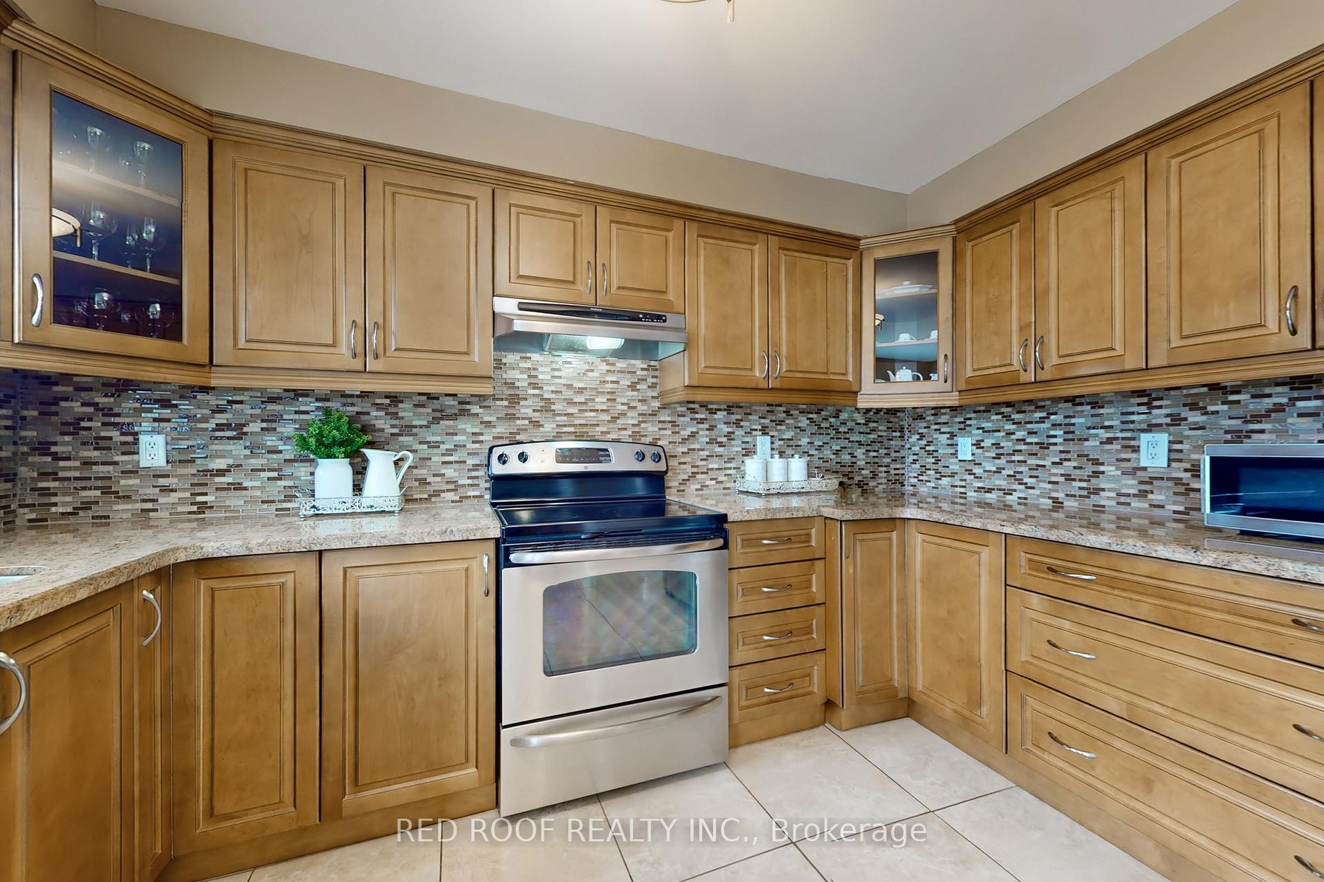 Photo 11 of 19 Glenbury Drive, Vaughan, Brownridge — HOMEH