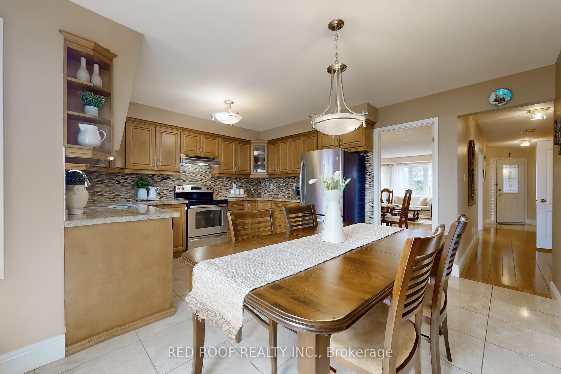 Photo 13 of 19 Glenbury Drive, Vaughan, Brownridge — HOMEH