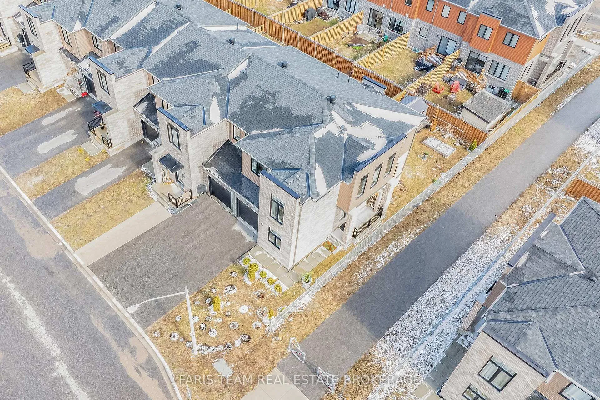 Photo 2 of 52 Fairlane Avenue, Barrie, Painswick South — HOMEH