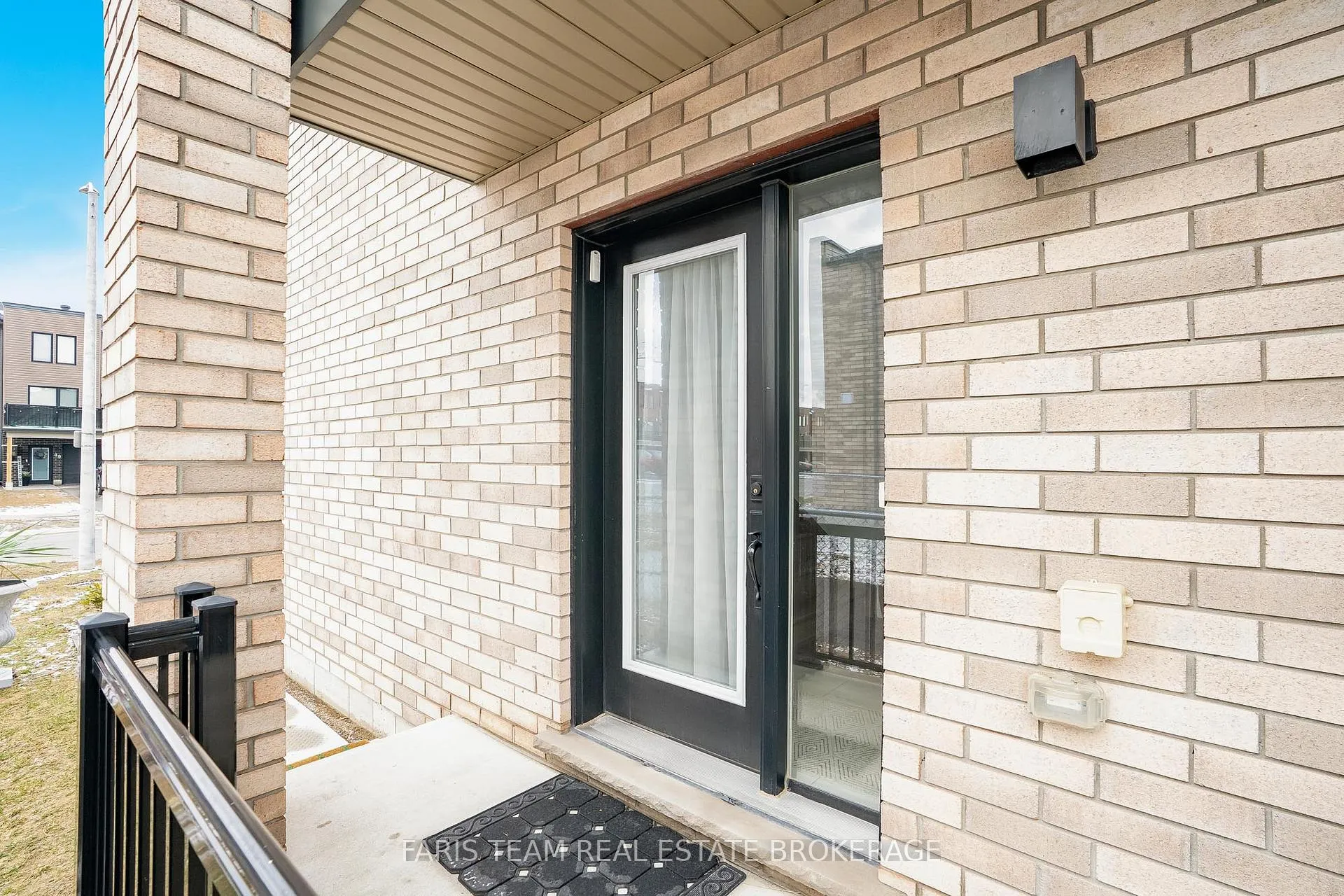 Photo 5 of 52 Fairlane Avenue, Barrie, Painswick South — HOMEH
