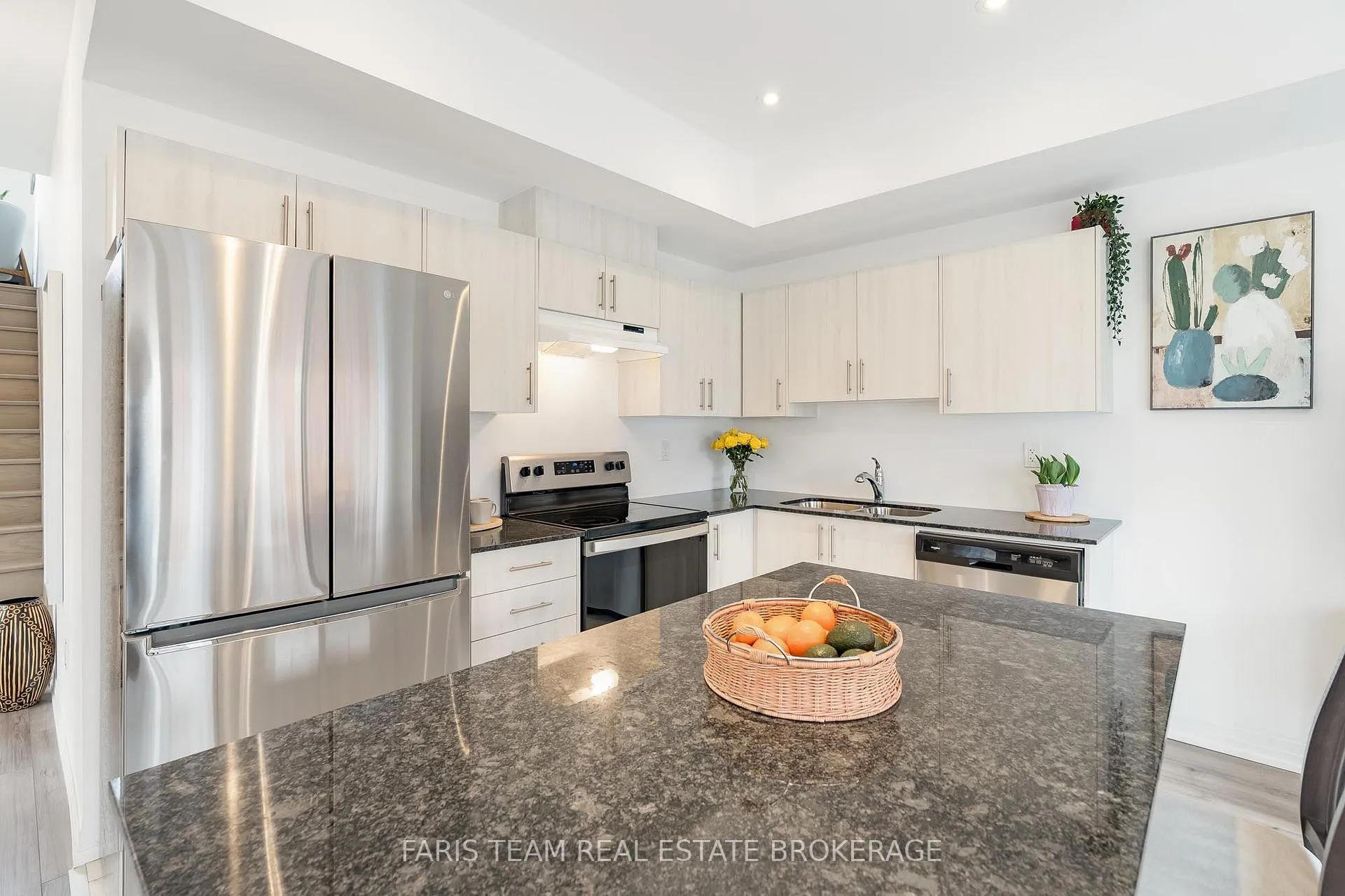 Photo 7 of 52 Fairlane Avenue, Barrie, Painswick South — HOMEH