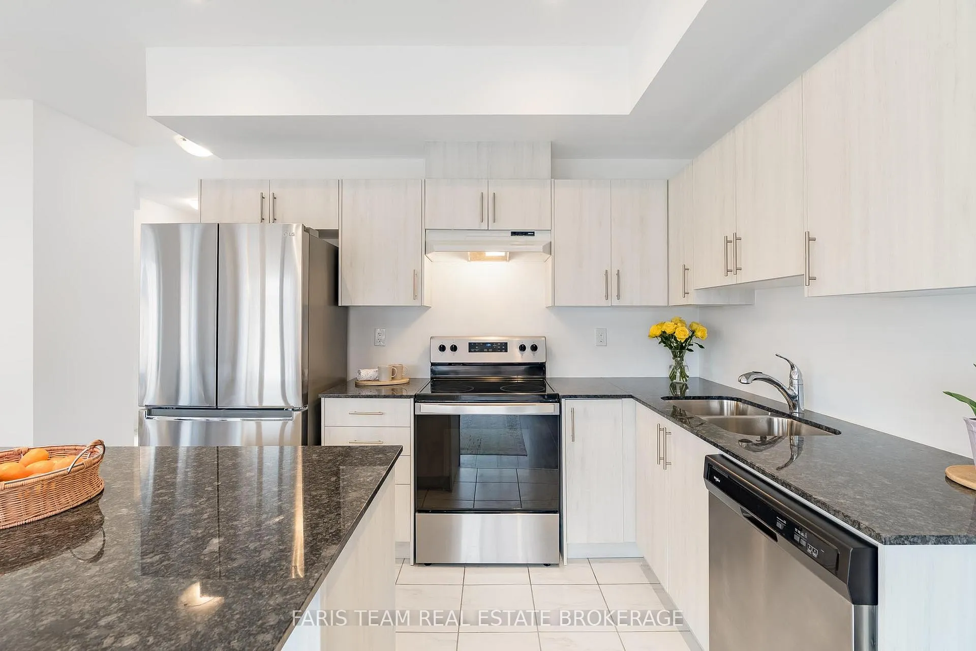 Photo 9 of 52 Fairlane Avenue, Barrie, Painswick South — HOMEH