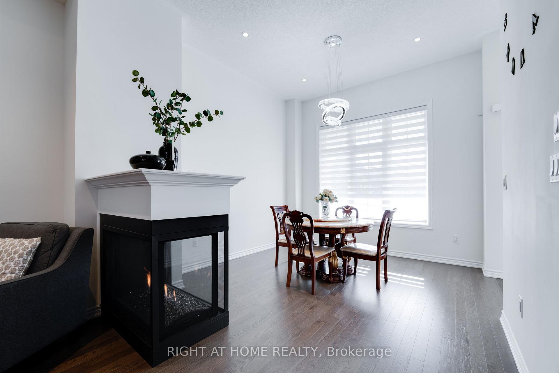 Photo 3 of 11 Mountainside Crescent, Whitby, Rolling Acres — HOMEH