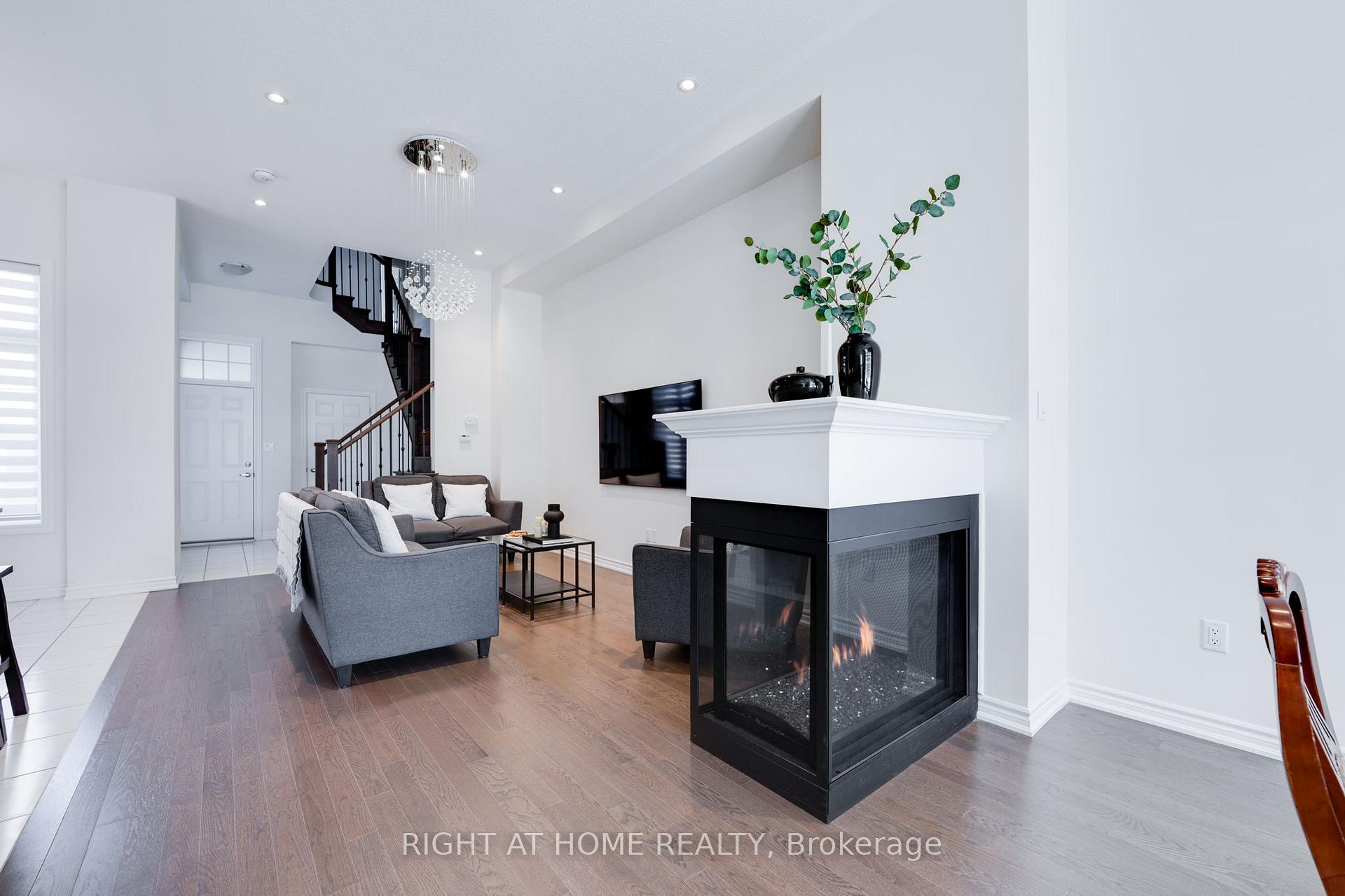 Photo 4 of 11 Mountainside Crescent, Whitby, Rolling Acres — HOMEH