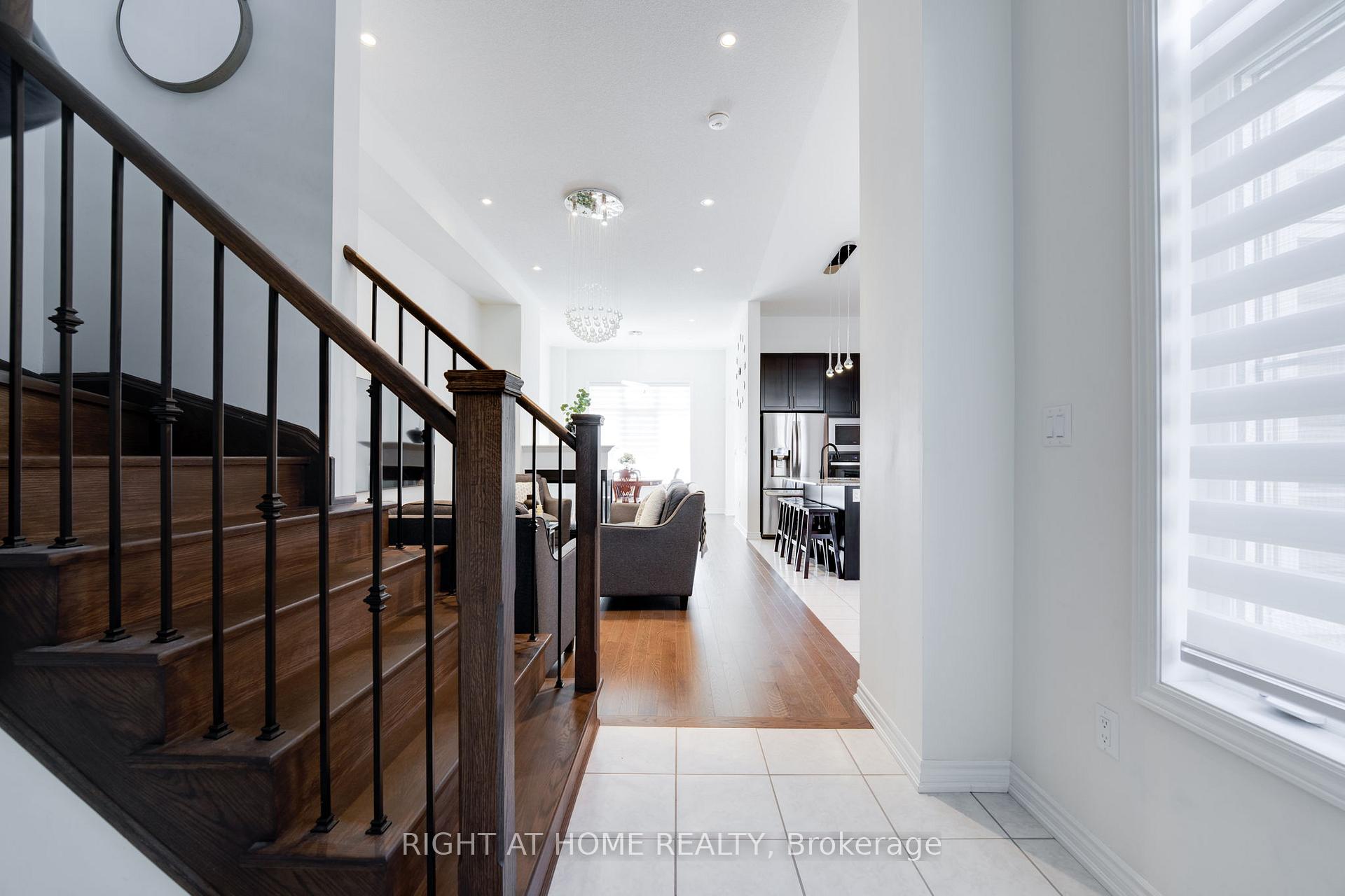 Photo 7 of 11 Mountainside Crescent, Whitby, Rolling Acres — HOMEH