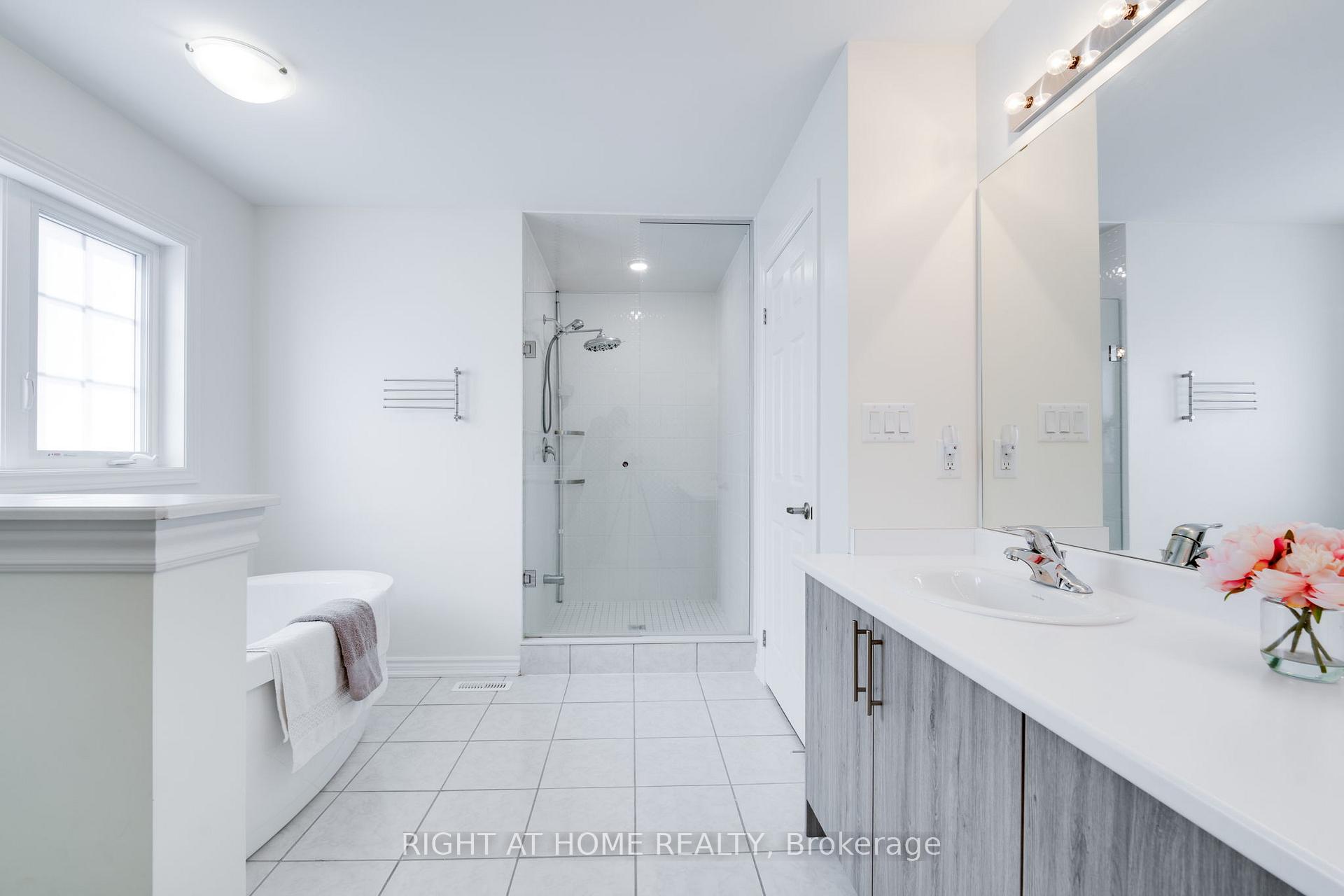 Photo 10 of 11 Mountainside Crescent, Whitby, Rolling Acres — HOMEH