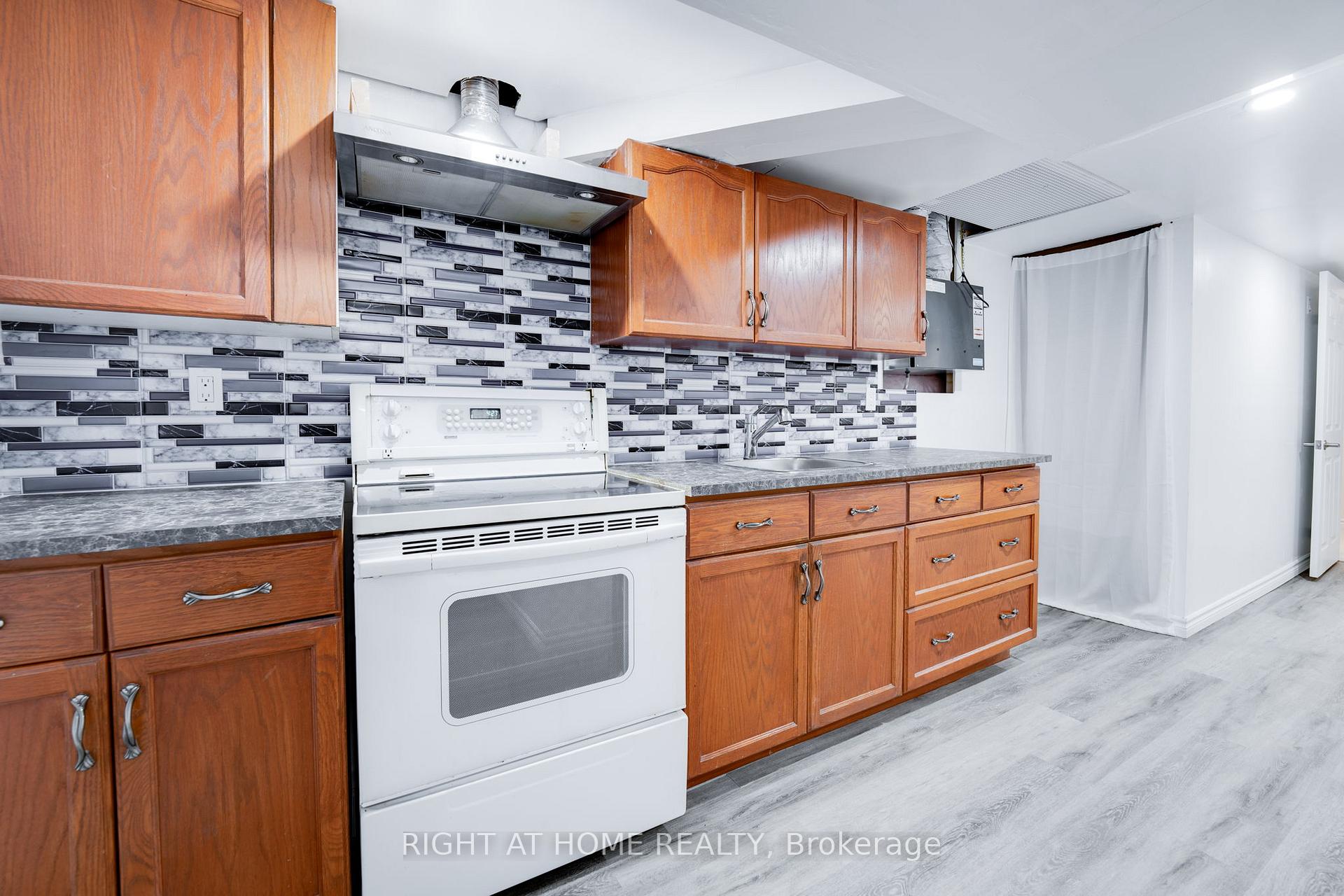 Photo 21 of 11 Mountainside Crescent, Whitby, Rolling Acres — HOMEH