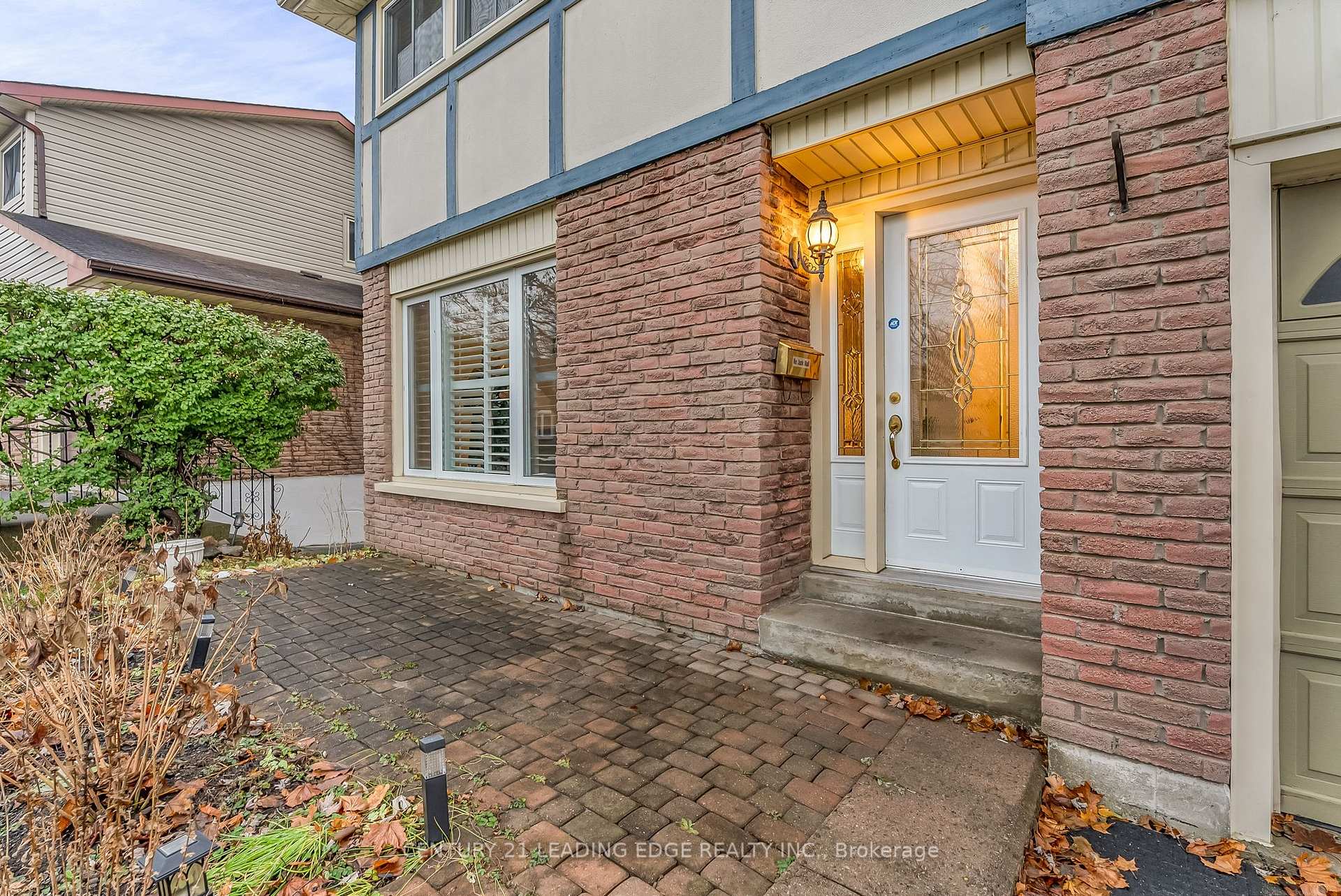 Photo 4 of 160 Brunswick Court, Oshawa, Donevan — HOMEH