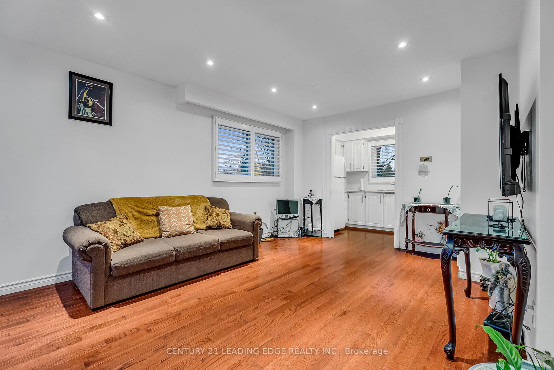 Photo 7 of 160 Brunswick Court, Oshawa, Donevan — HOMEH