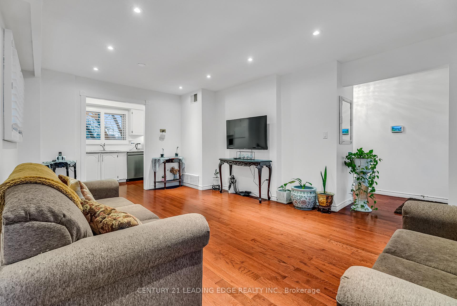 Photo 8 of 160 Brunswick Court, Oshawa, Donevan — HOMEH